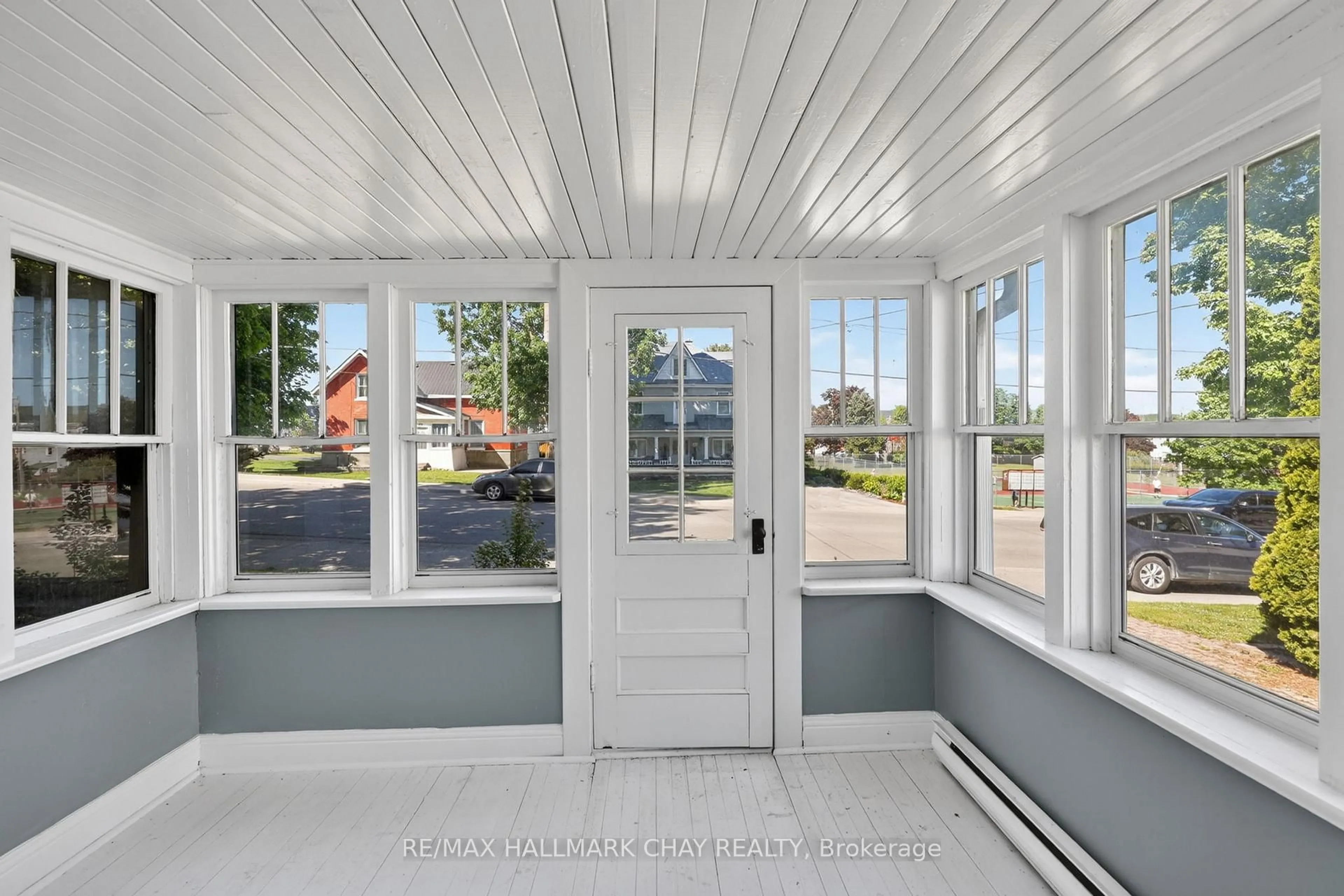 Indoor entryway for 23 Maria St, Penetanguishene Ontario L9M 1L5