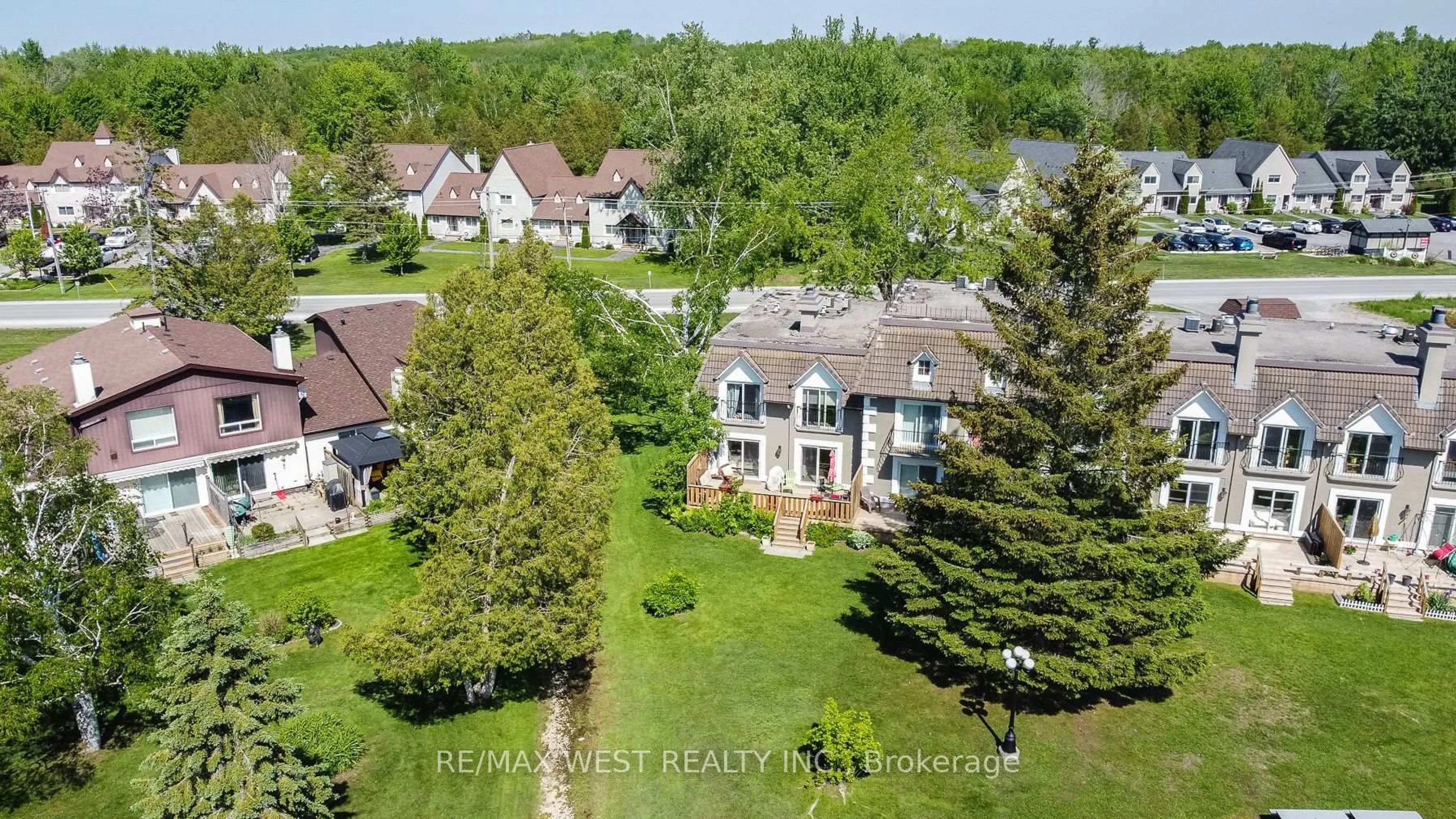 A pic from outside/outdoor area/front of a property/back of a property/a pic from drone, unknown for 60 Laguna Pkwy #16, Ramara Ontario L0K 1B0