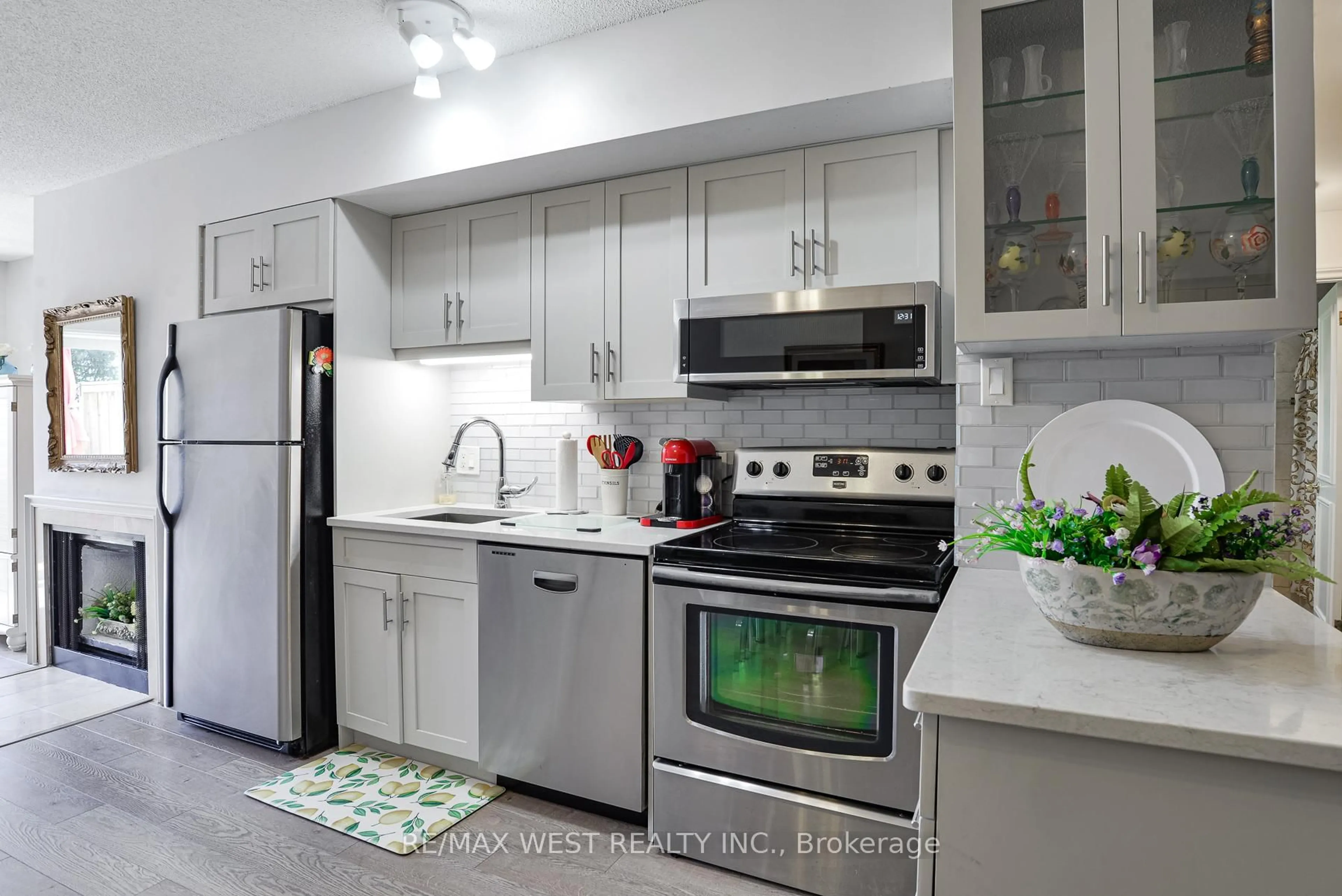 Standard kitchen, ceramic/tile floor for 60 Laguna Pkwy #16, Ramara Ontario L0K 1B0