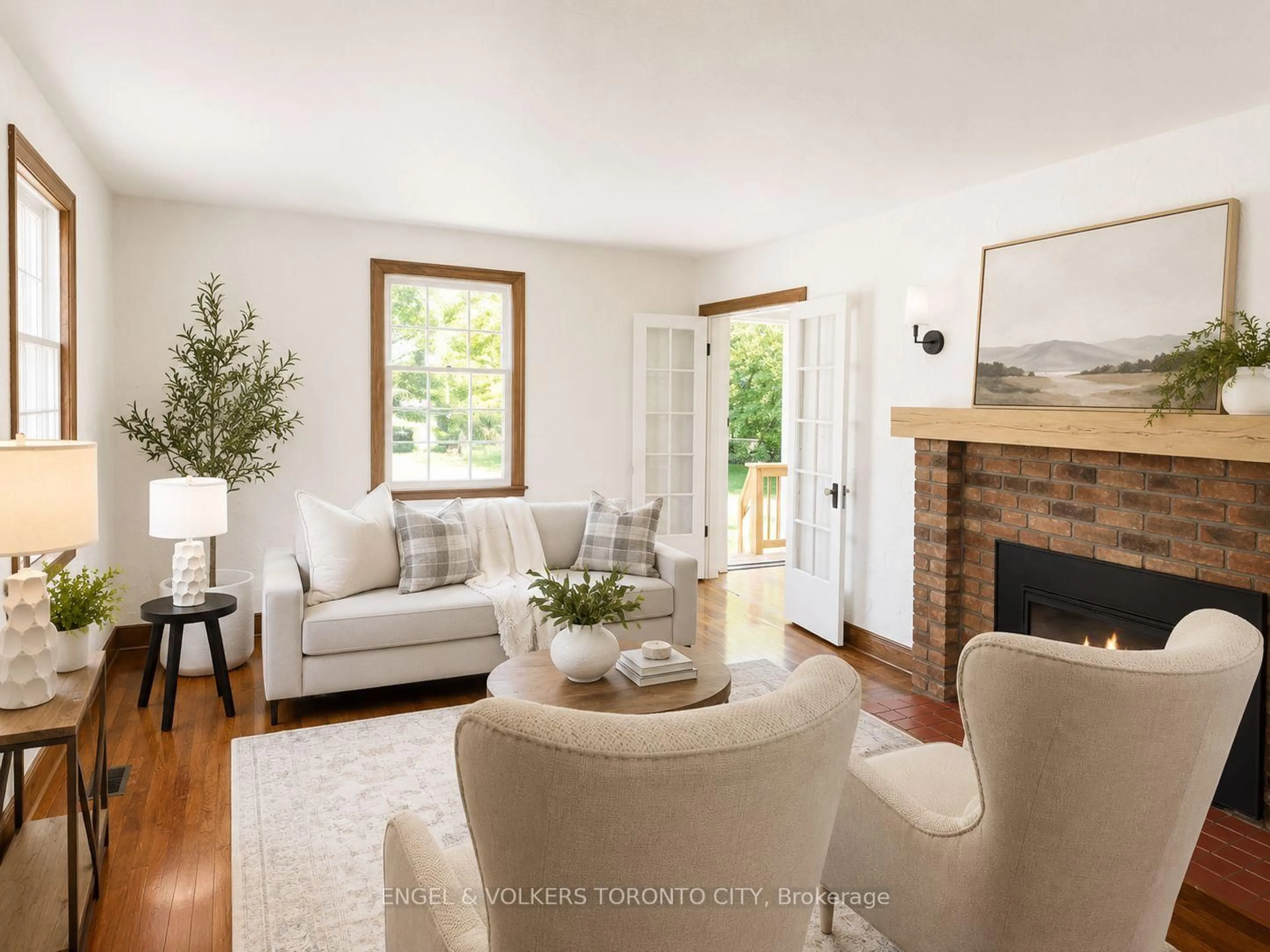 Living room with furniture, wood/laminate floor for 192 Library St, Clearview Ontario L0M 1G0