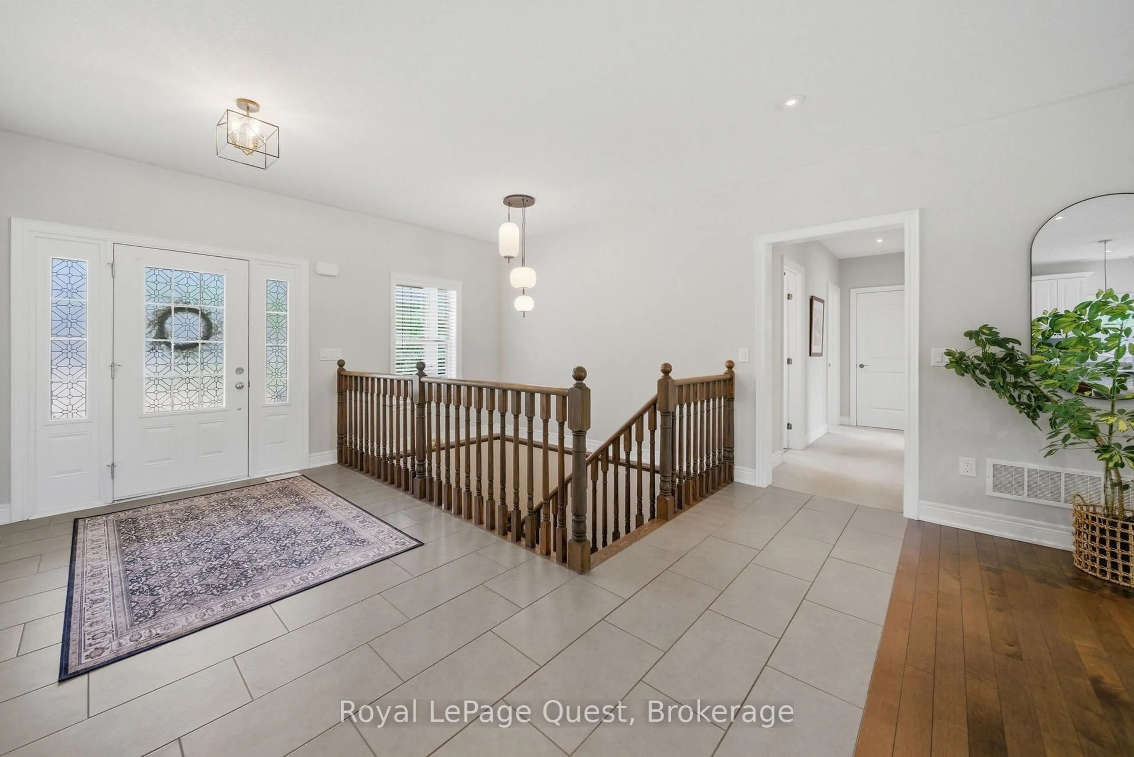 Indoor entryway for 2232 Elana Dr, Severn Ontario L3V 7J6