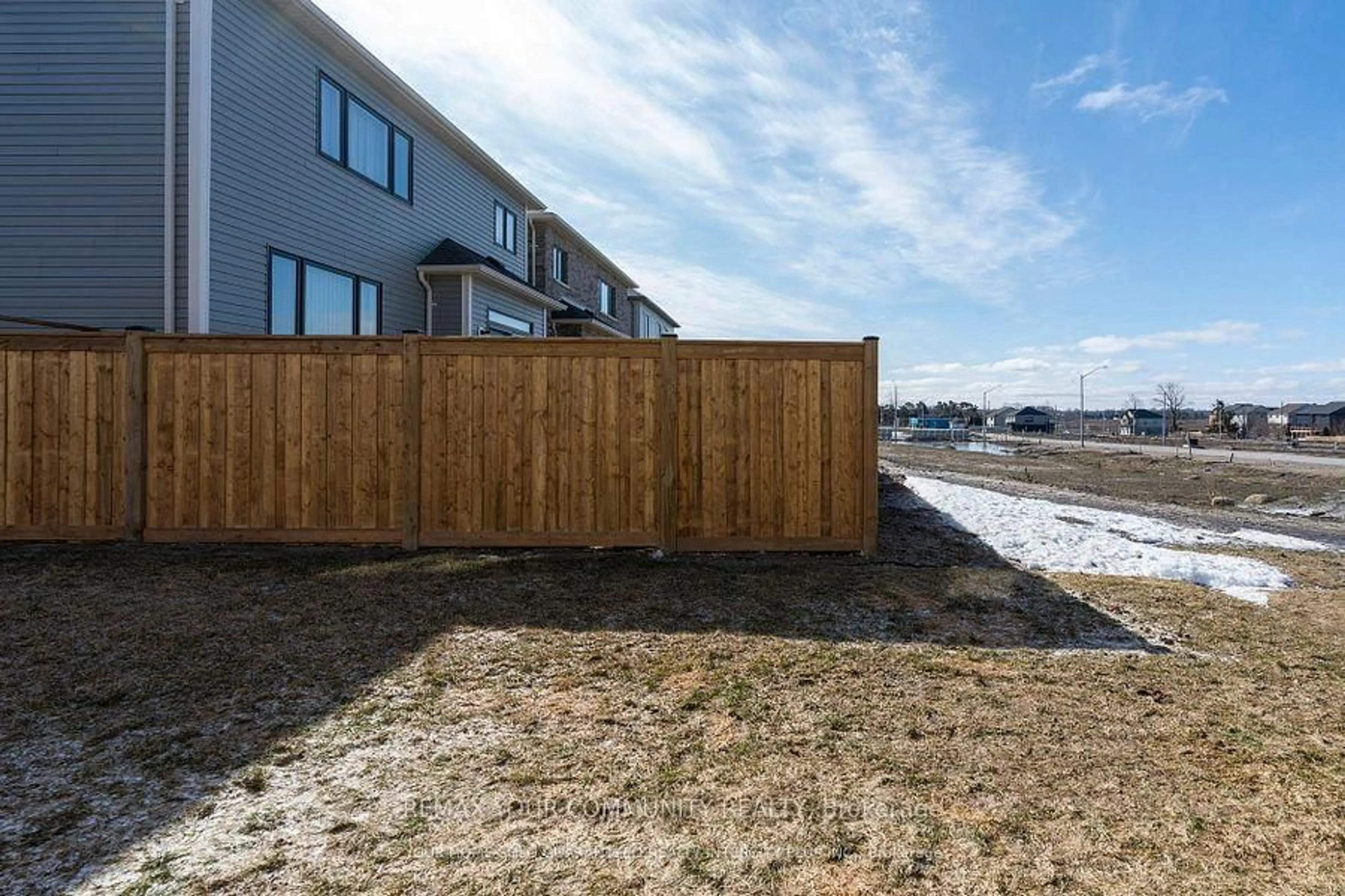 Patio, unknown for 15 Valleybrook Rd, Barrie Ontario L9J 1L4