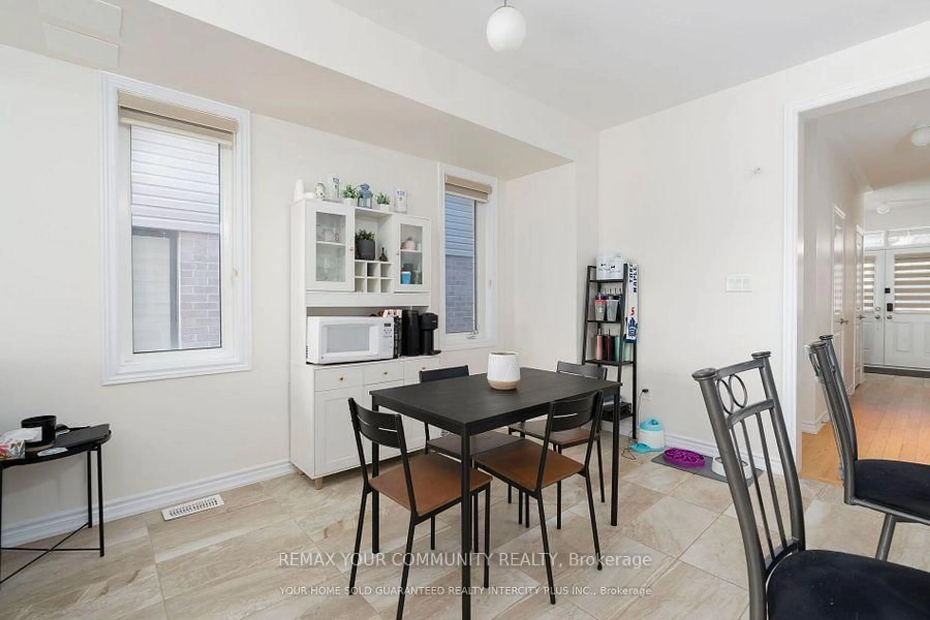 A pic of a room for 15 Valleybrook Rd, Barrie Ontario L9J 1L4
