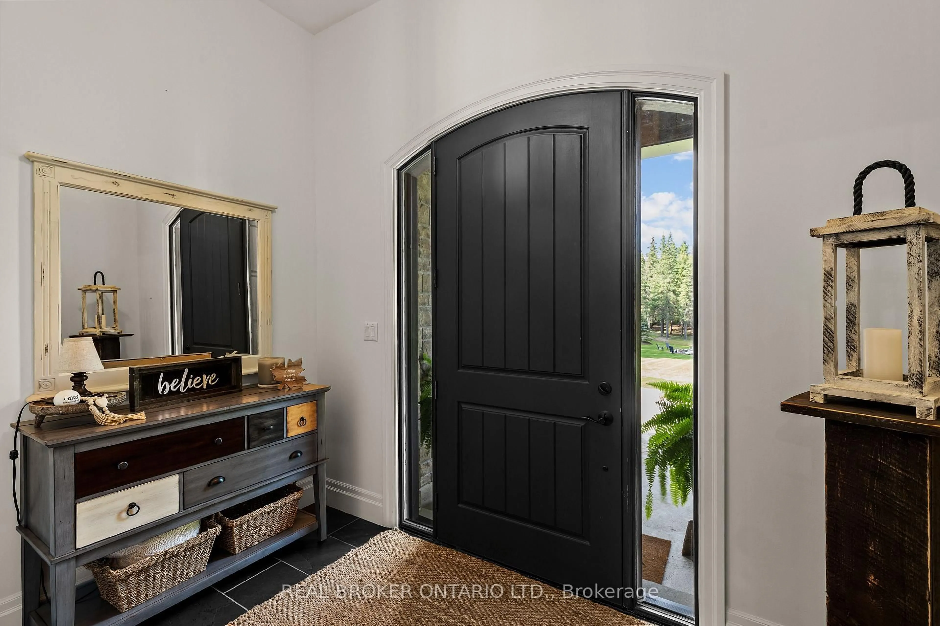 Indoor entryway for 49 Sydenham Tr, Clearview Ontario L0M 1H0