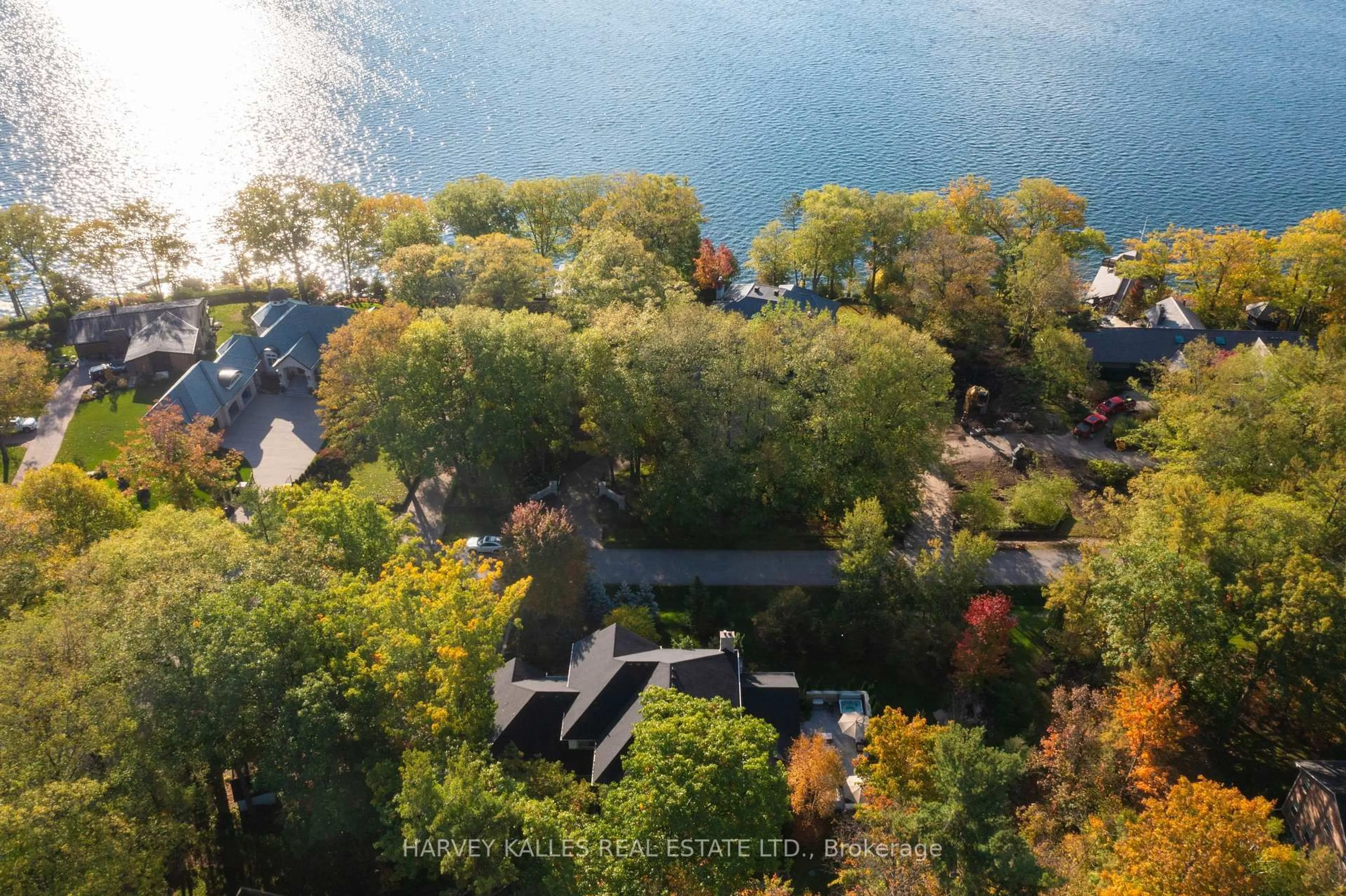 A pic from outside/outdoor area/front of a property/back of a property/a pic from drone, water/lake/river/ocean view for 6 Georgina Dr, Barrie Ontario L4M 1E9