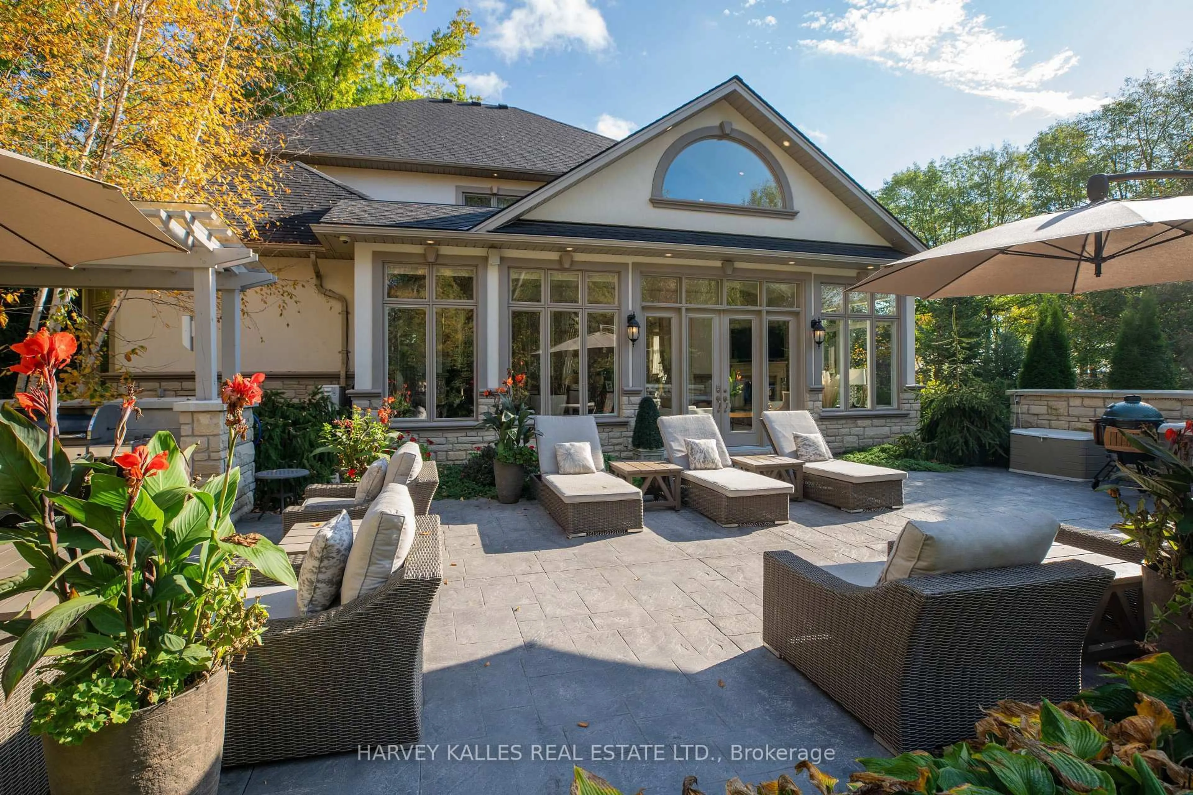 Patio, unknown for 6 Georgina Dr, Barrie Ontario L4M 1E9