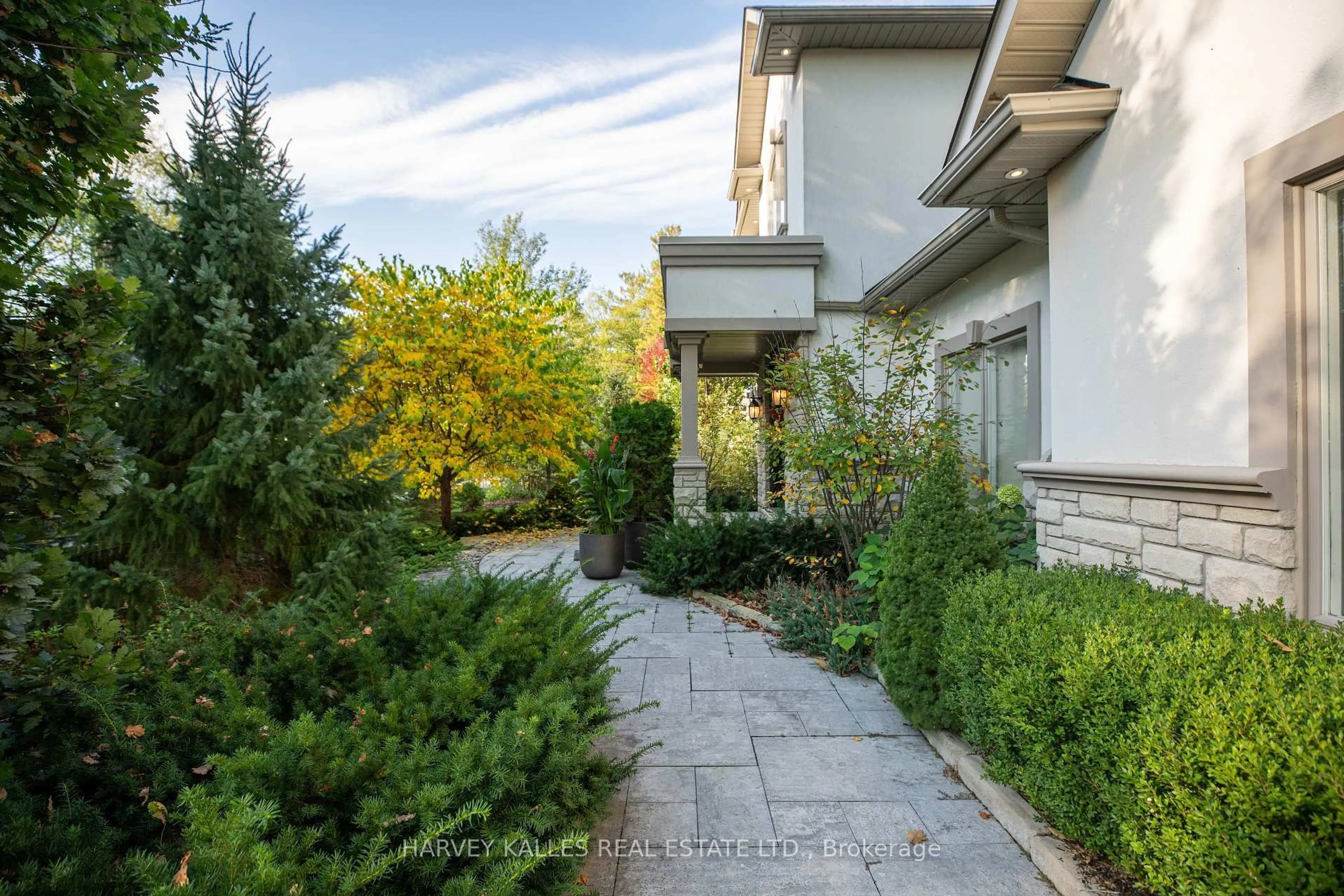 Patio, street for 6 Georgina Dr, Barrie Ontario L4M 1E9