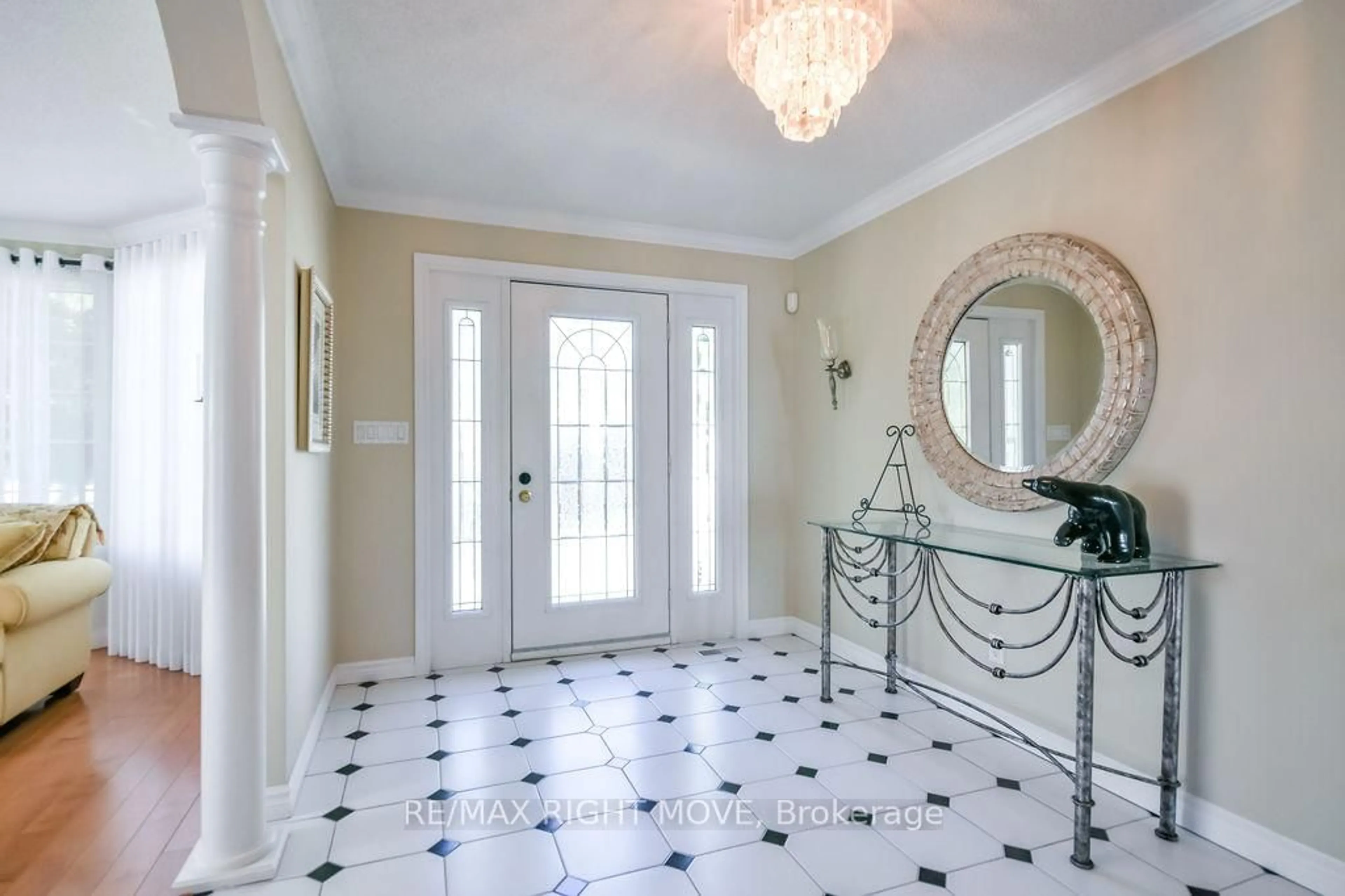 Indoor entryway for 683 Glen Cres, Orillia Ontario L3V 6R2