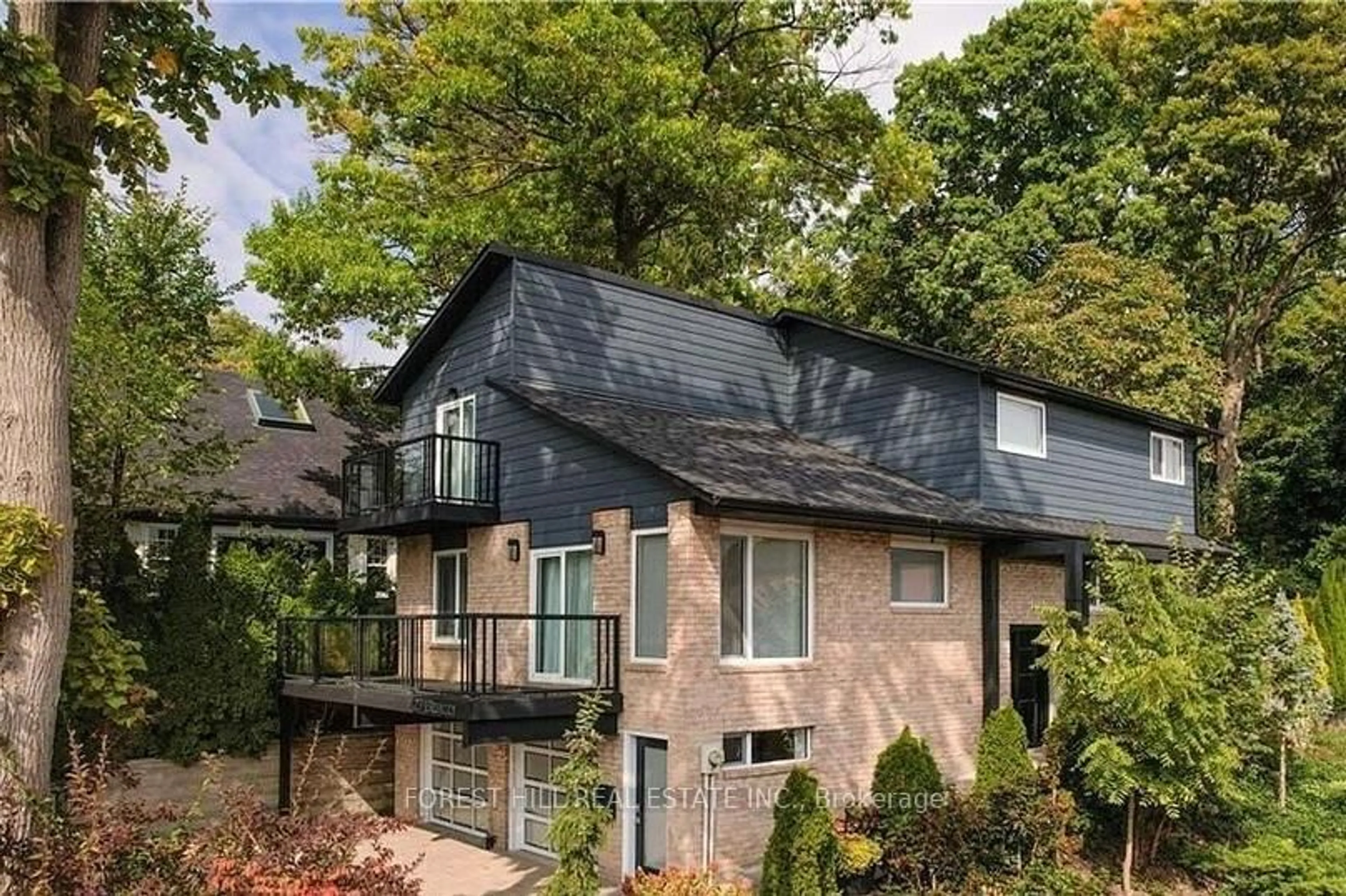Home with brick exterior material, unknown for 27 BERCZY St, Barrie Ontario L4M 3P6