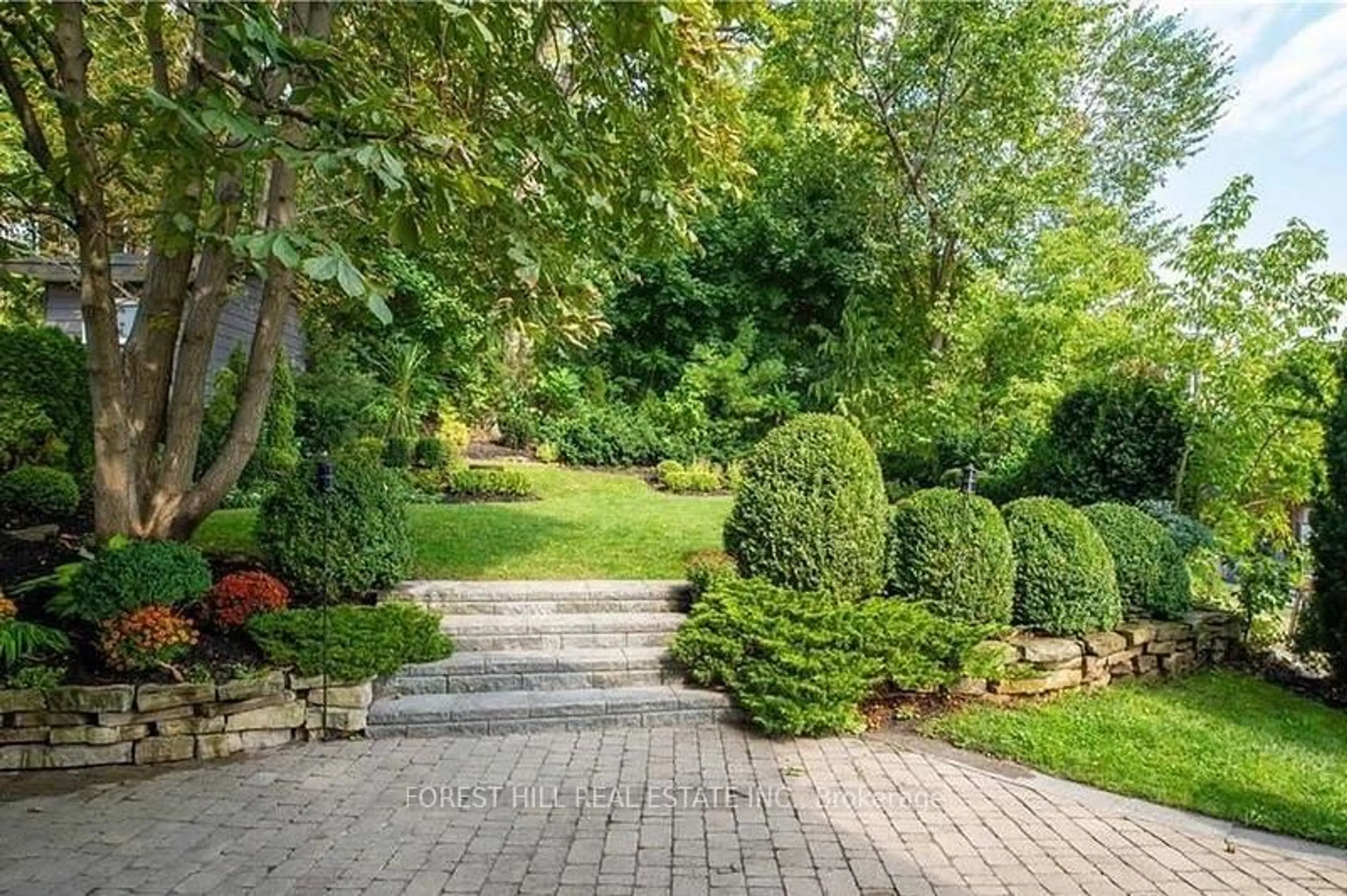Patio, street for 27 BERCZY St, Barrie Ontario L4M 3P6