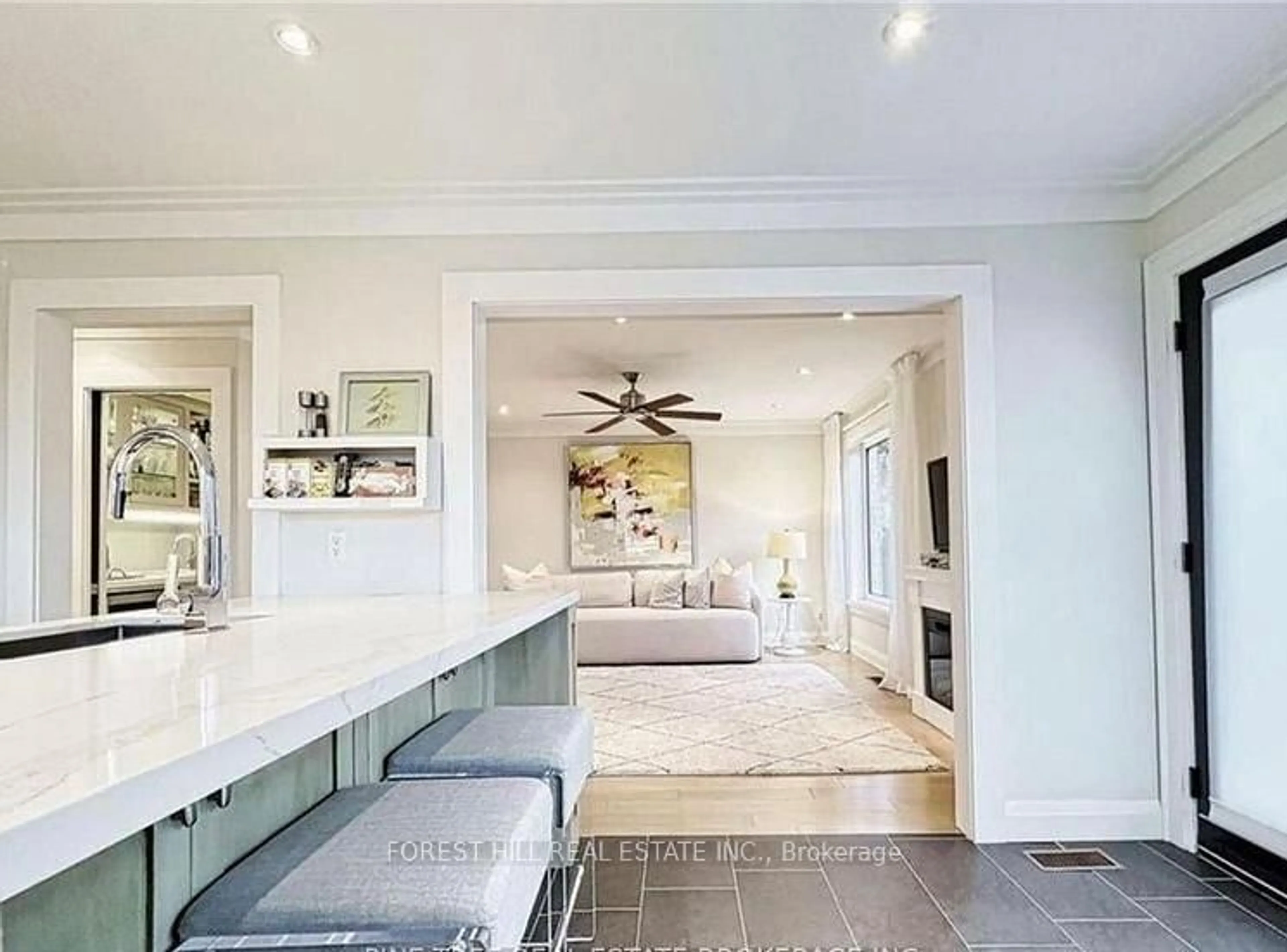 Indoor entryway for 27 BERCZY St, Barrie Ontario L4M 3P6