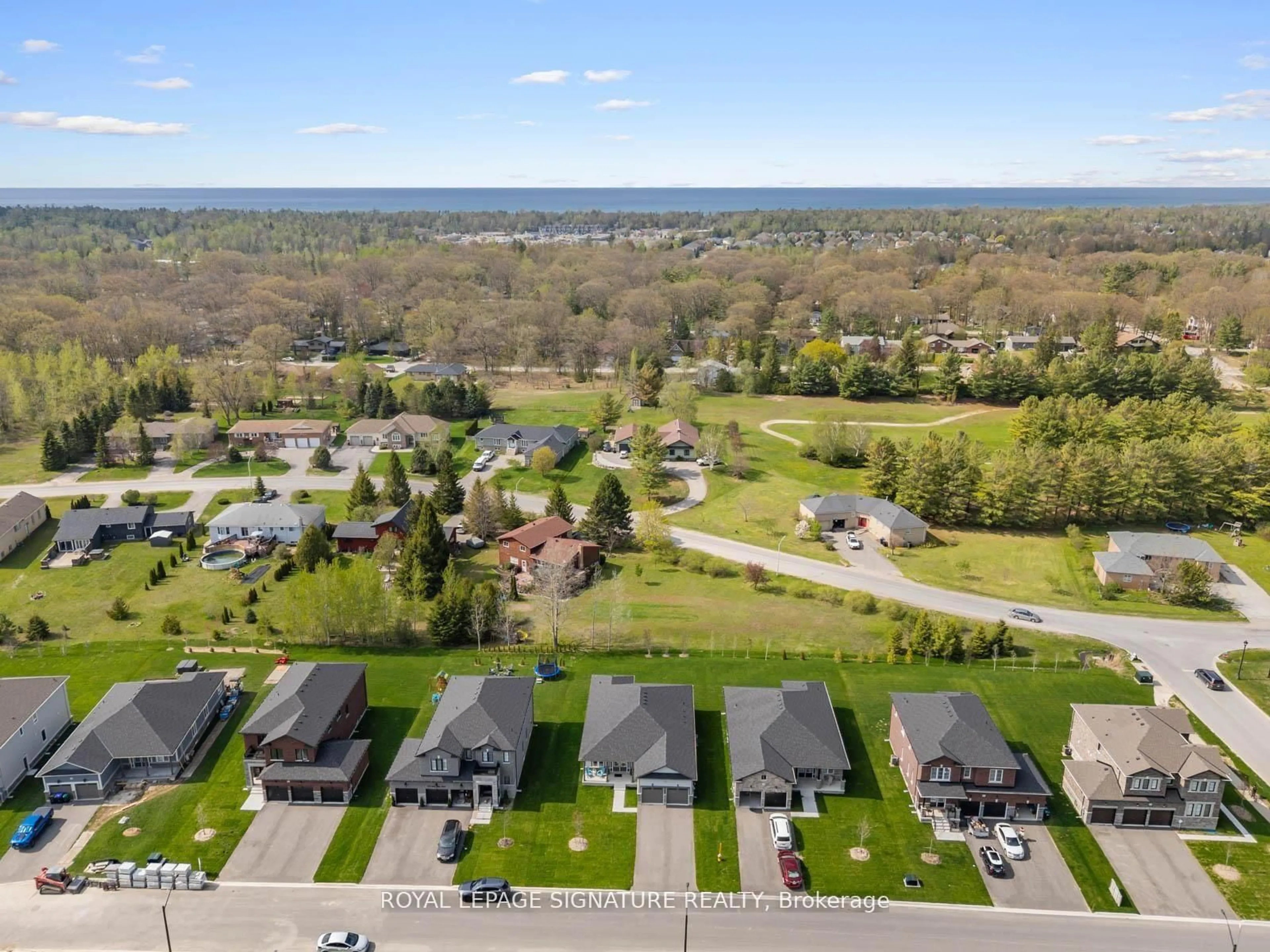 A pic from outside/outdoor area/front of a property/back of a property/a pic from drone, water/lake/river/ocean view for 8 Misty Ridge Rd, Wasaga Beach Ontario L9Z 0R8
