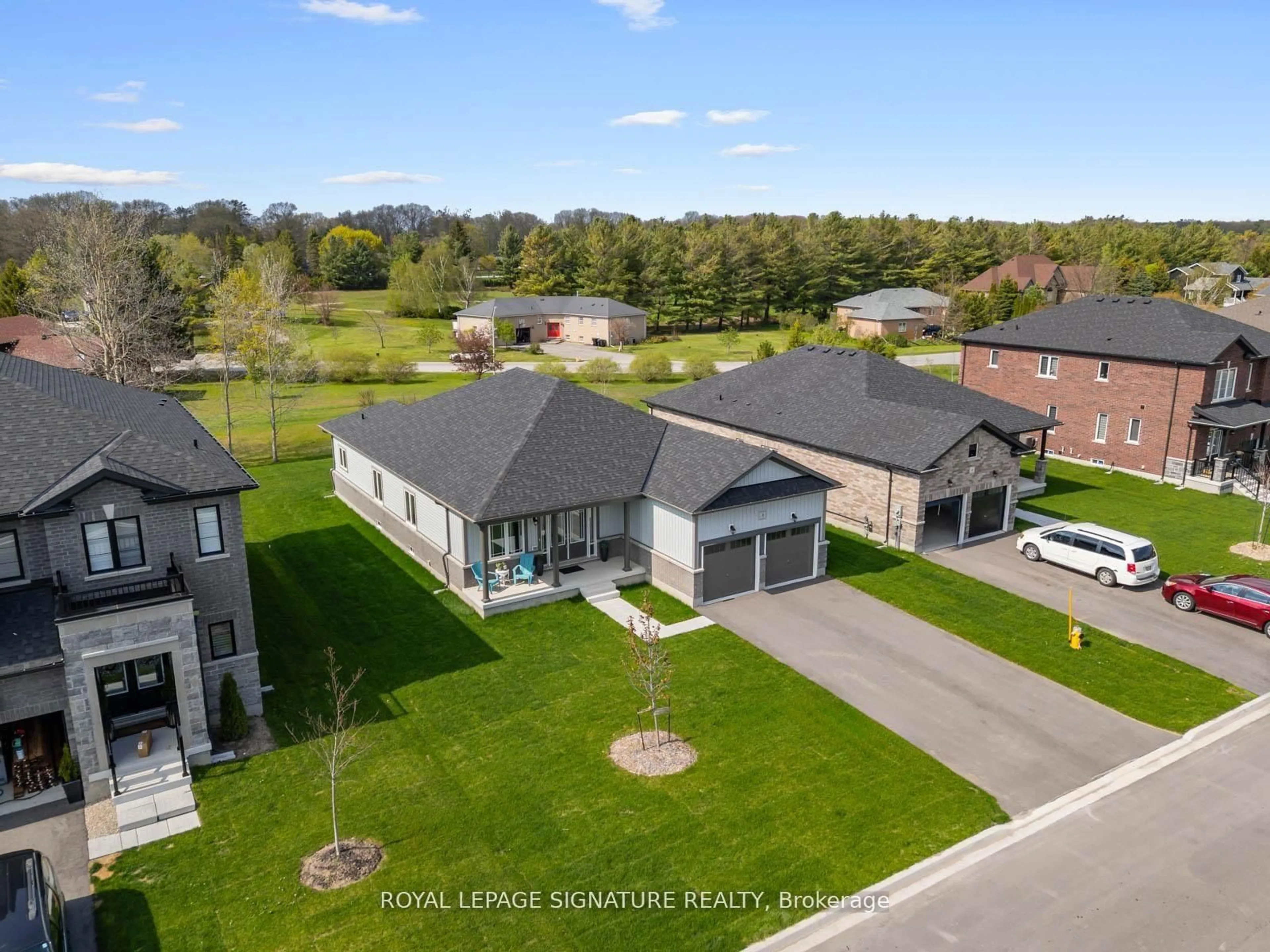 A pic from outside/outdoor area/front of a property/back of a property/a pic from drone, unknown for 8 Misty Ridge Rd, Wasaga Beach Ontario L9Z 0R8
