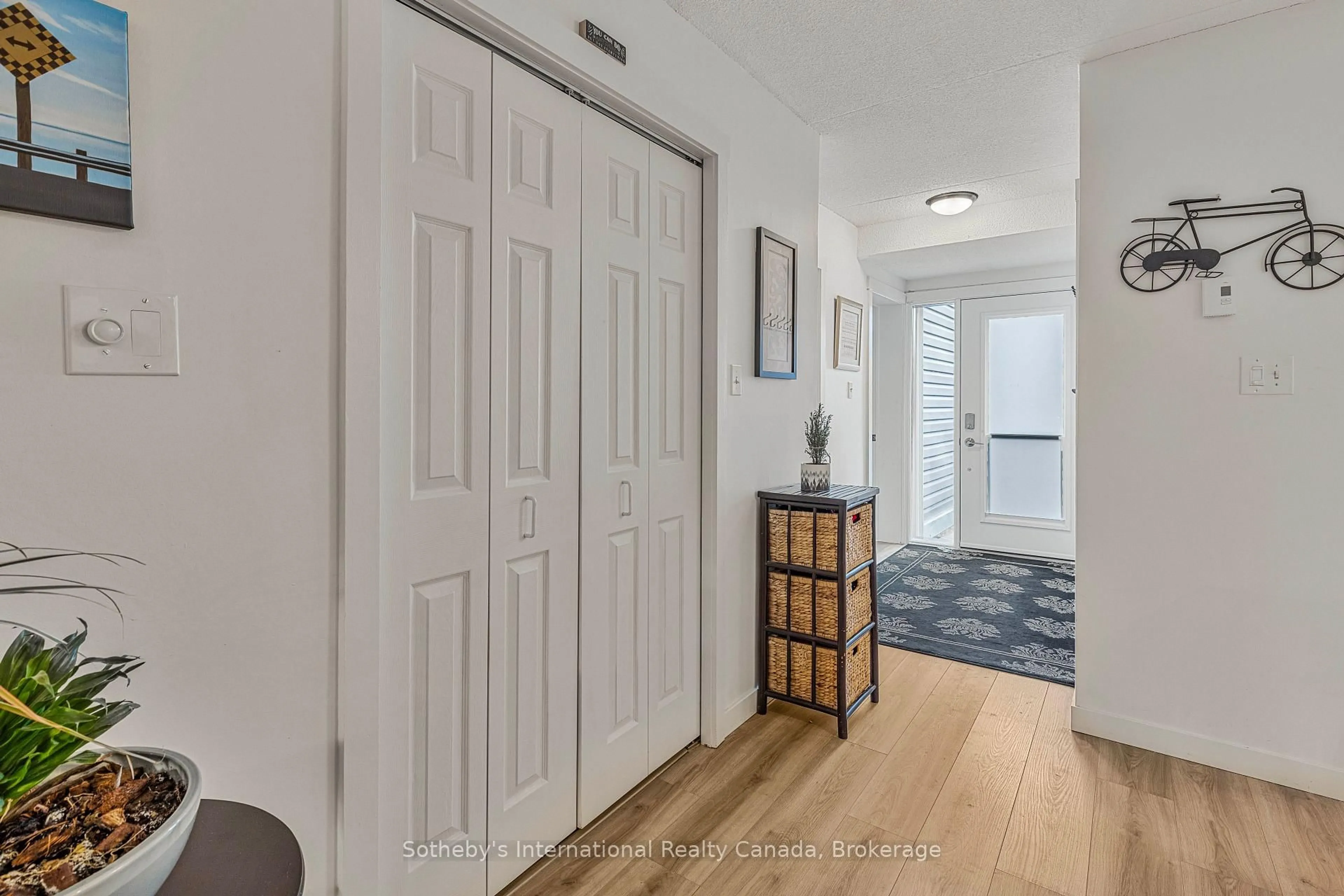 Indoor entryway for 49 TROTT Blvd #181, Collingwood Ontario L9Y 5B8