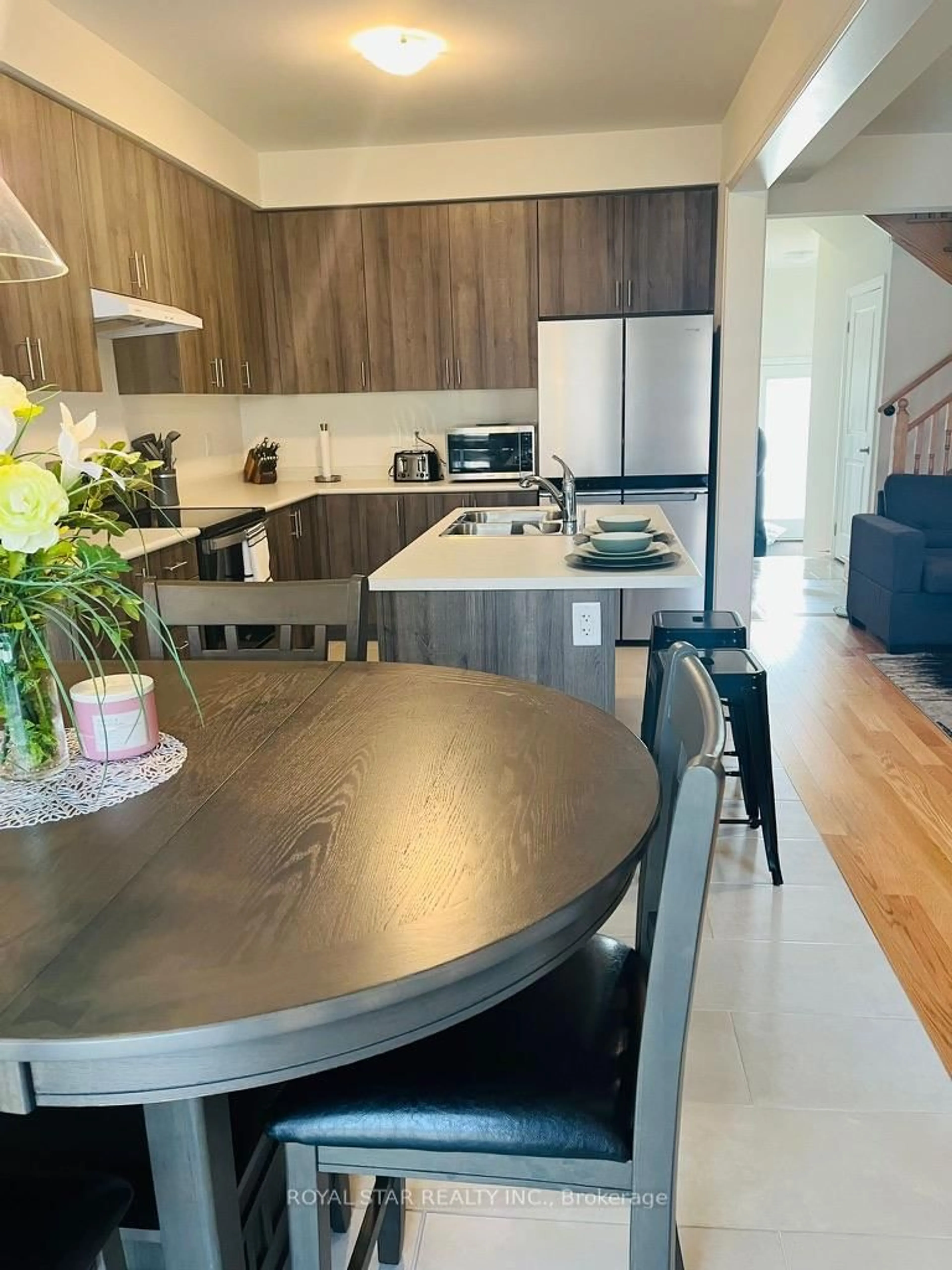 Open concept kitchen, unknown for 7 Federica Cres, Wasaga Beach Ontario L9Z 0N5