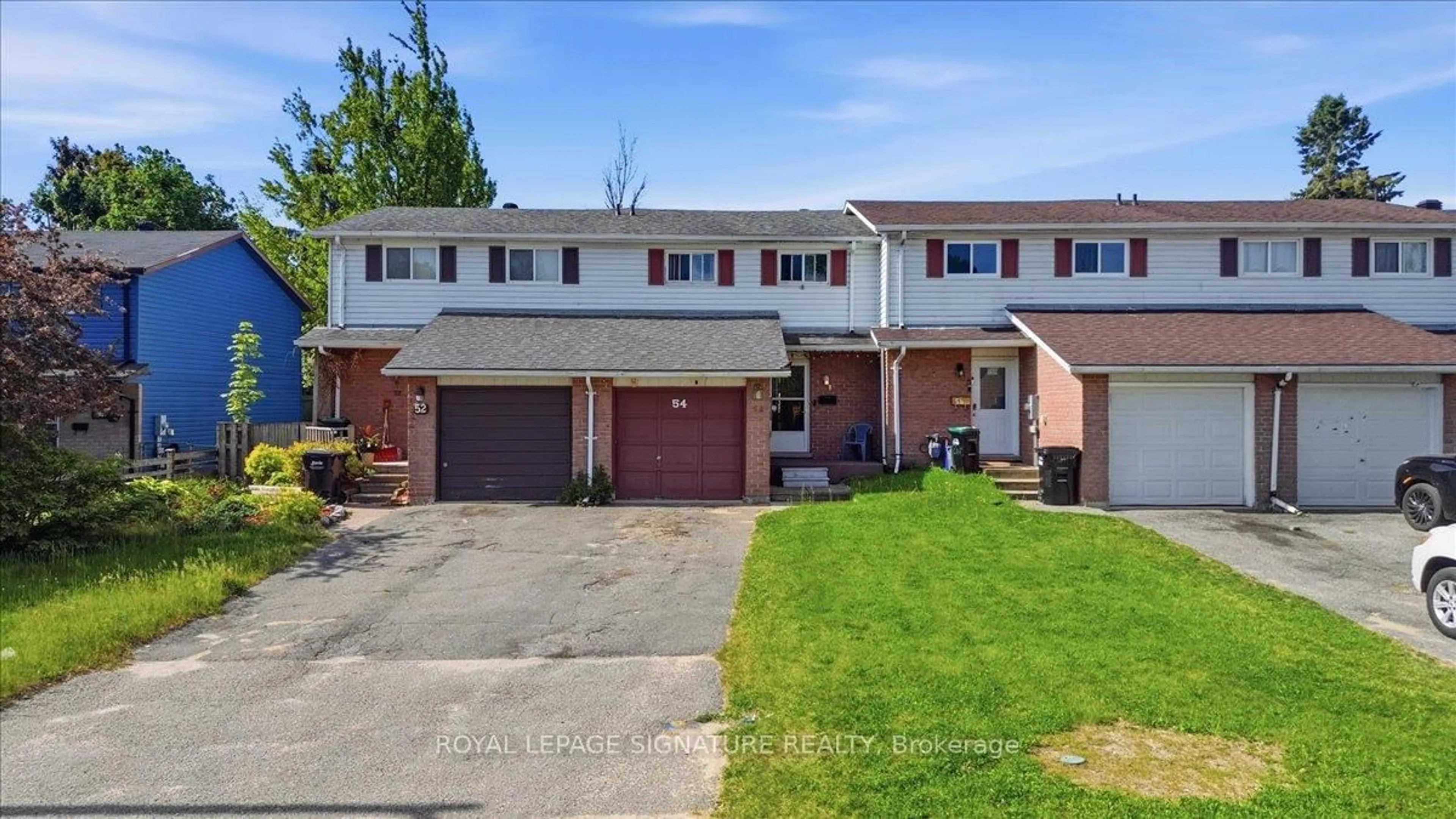 A pic from outside/outdoor area/front of a property/back of a property/a pic from drone, street for 54 Scott Cres, Barrie Ontario L4N 4W3