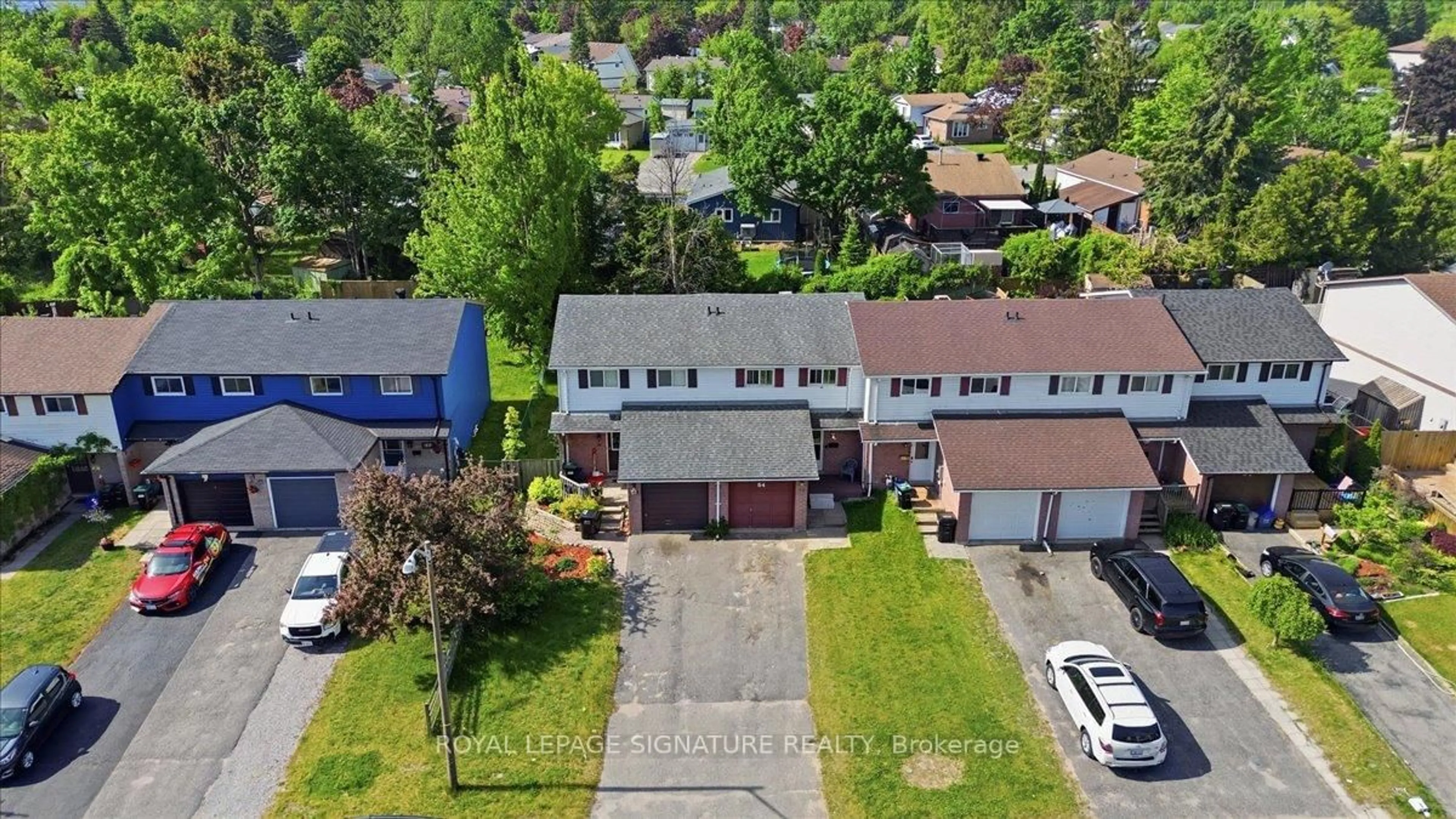 A pic from outside/outdoor area/front of a property/back of a property/a pic from drone, street for 54 Scott Cres, Barrie Ontario L4N 4W3