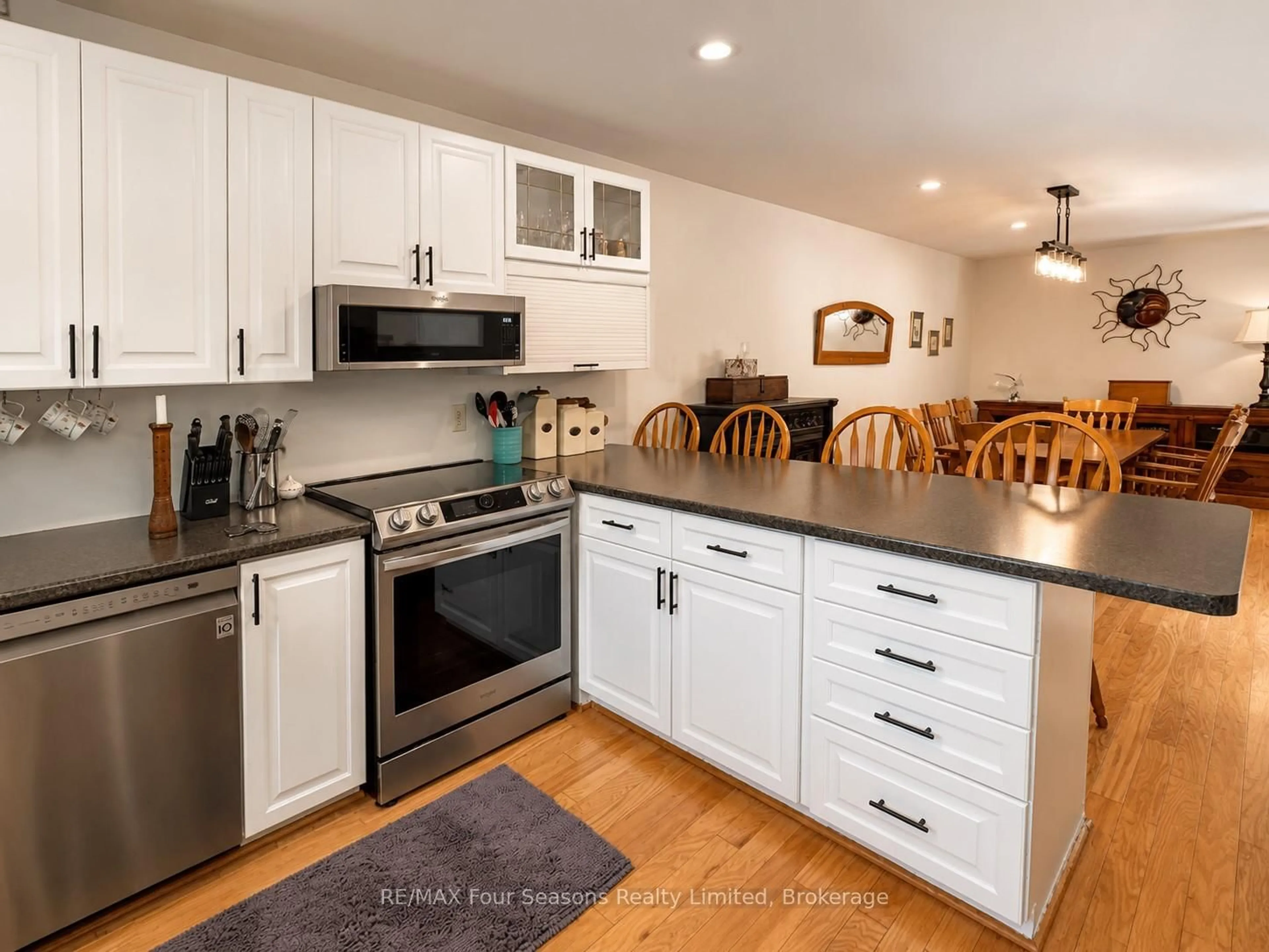 Open concept kitchen, unknown for 158 Escarpment Cres #18, Collingwood Ontario L9Y 5B4
