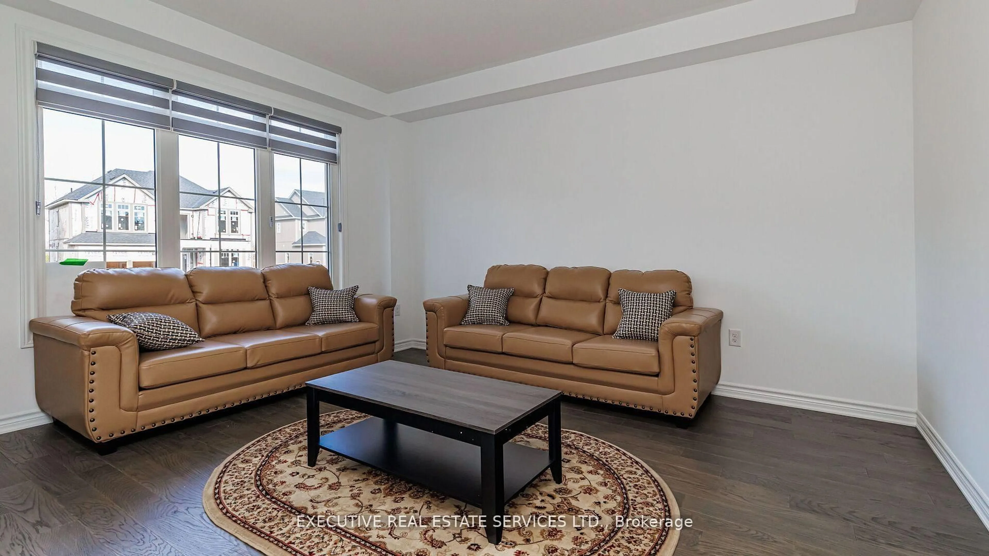 Living room with furniture, unknown for 42 Tracey Lane, Collingwood Ontario L9Y 3L7