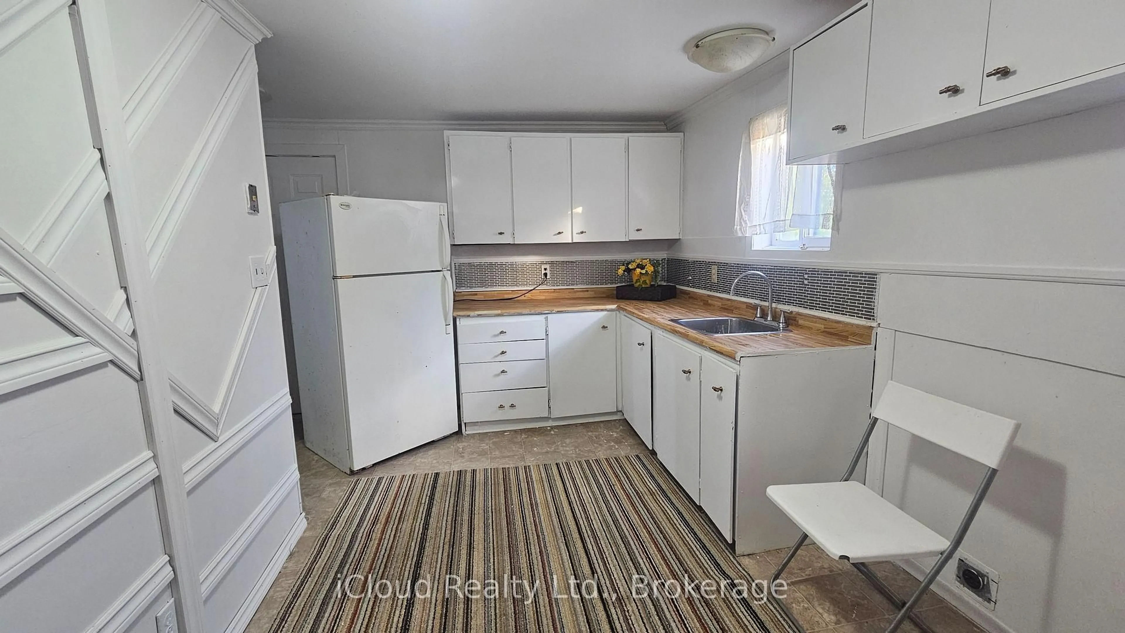 Standard kitchen, unknown for 241 John St, Orillia Ontario L3V 3H8