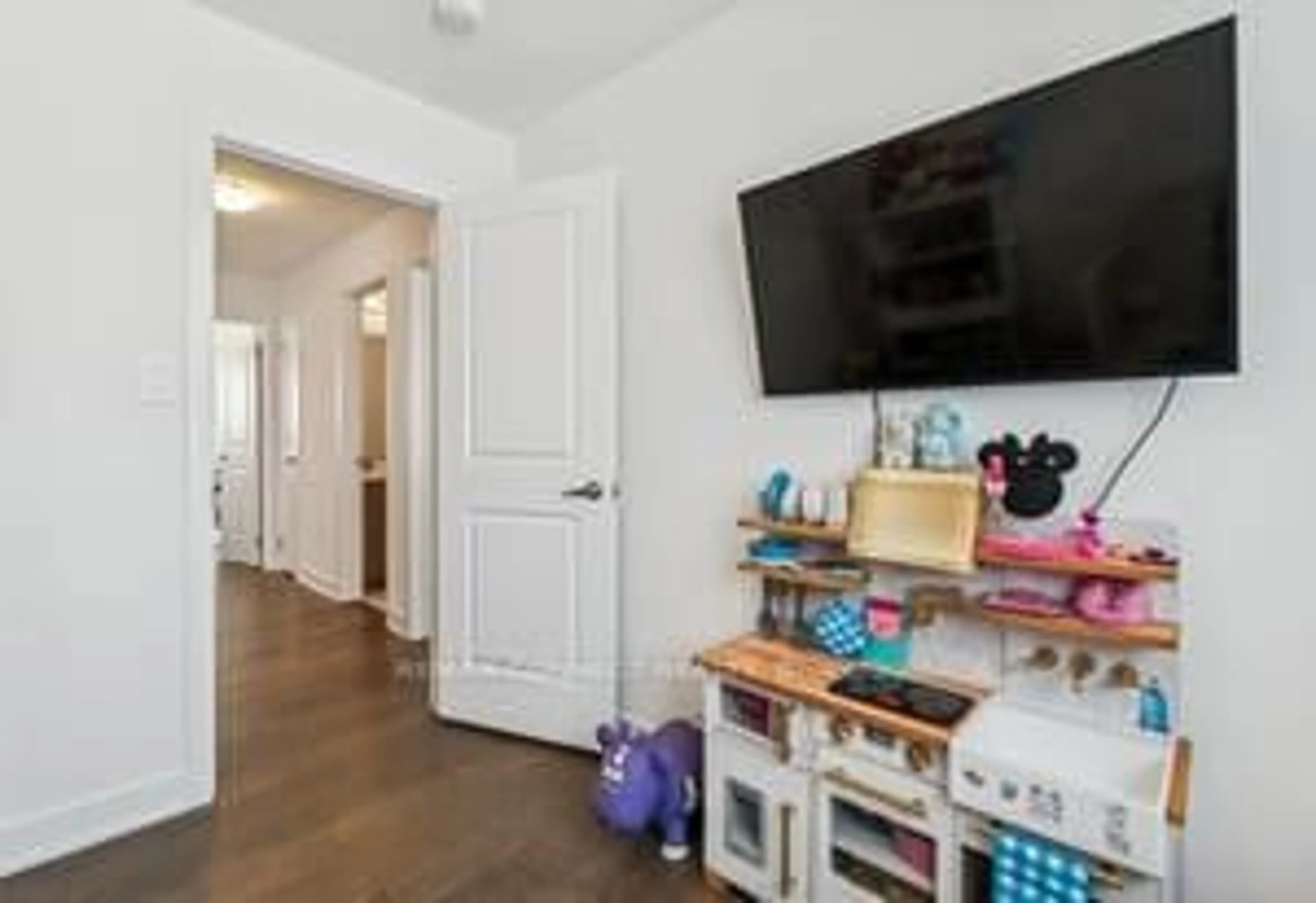 Indoor entryway for 39 Turnberry Lane, Barrie Ontario L9J 0M8