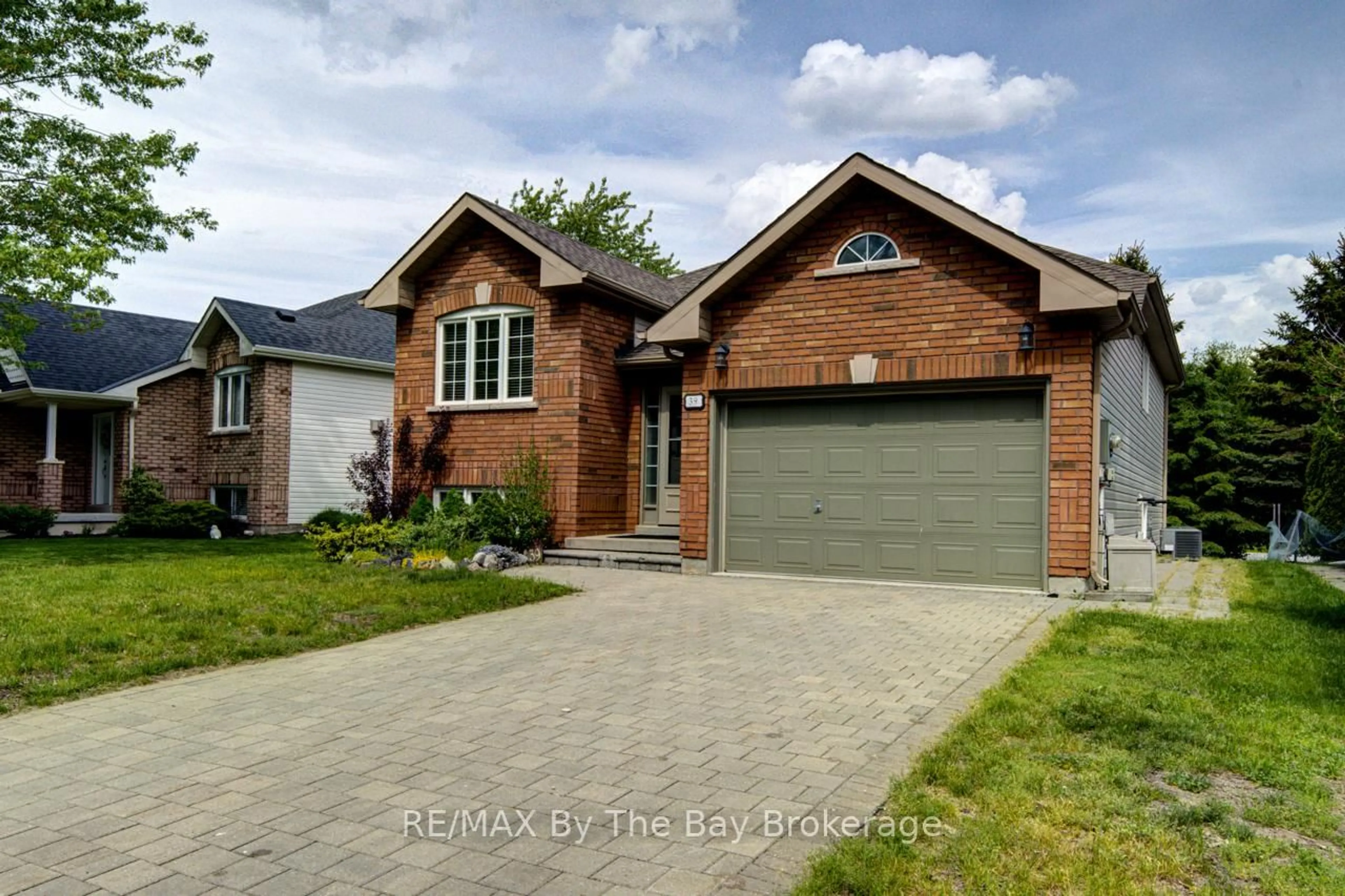 Home with brick exterior material, street for 39 Rose Valley Way, Wasaga Beach Ontario L9Z 3C5