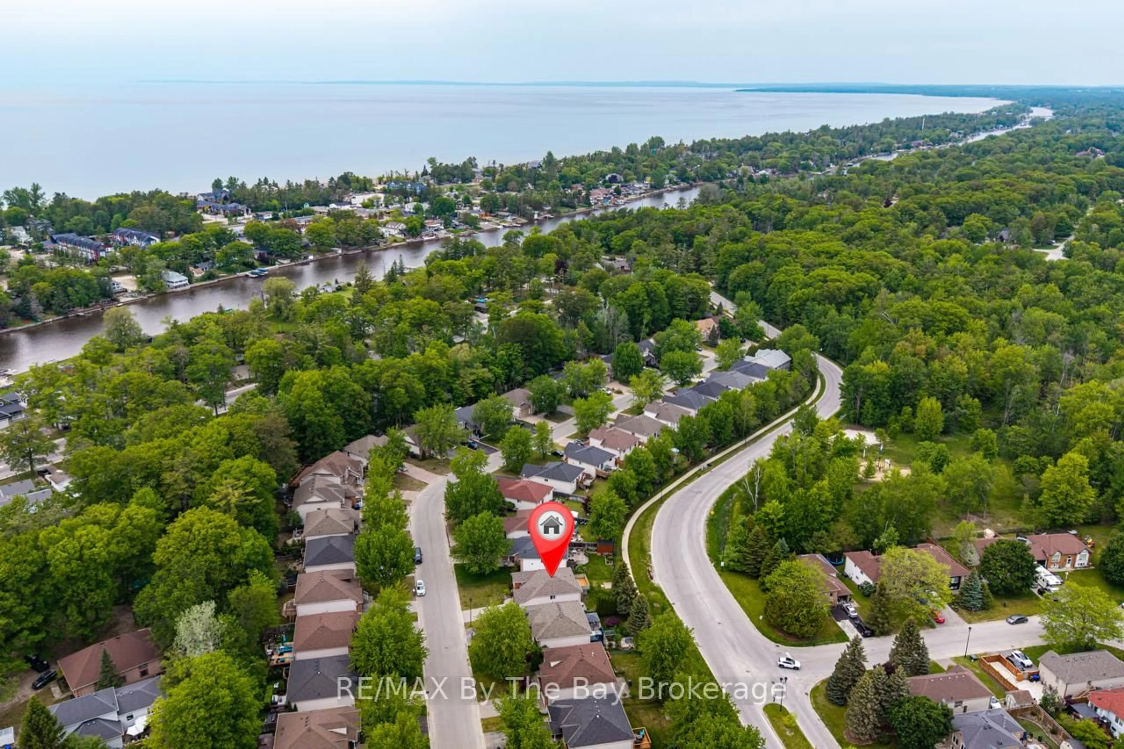 A pic from outside/outdoor area/front of a property/back of a property/a pic from drone, water/lake/river/ocean view for 39 Rose Valley Way, Wasaga Beach Ontario L9Z 3C5