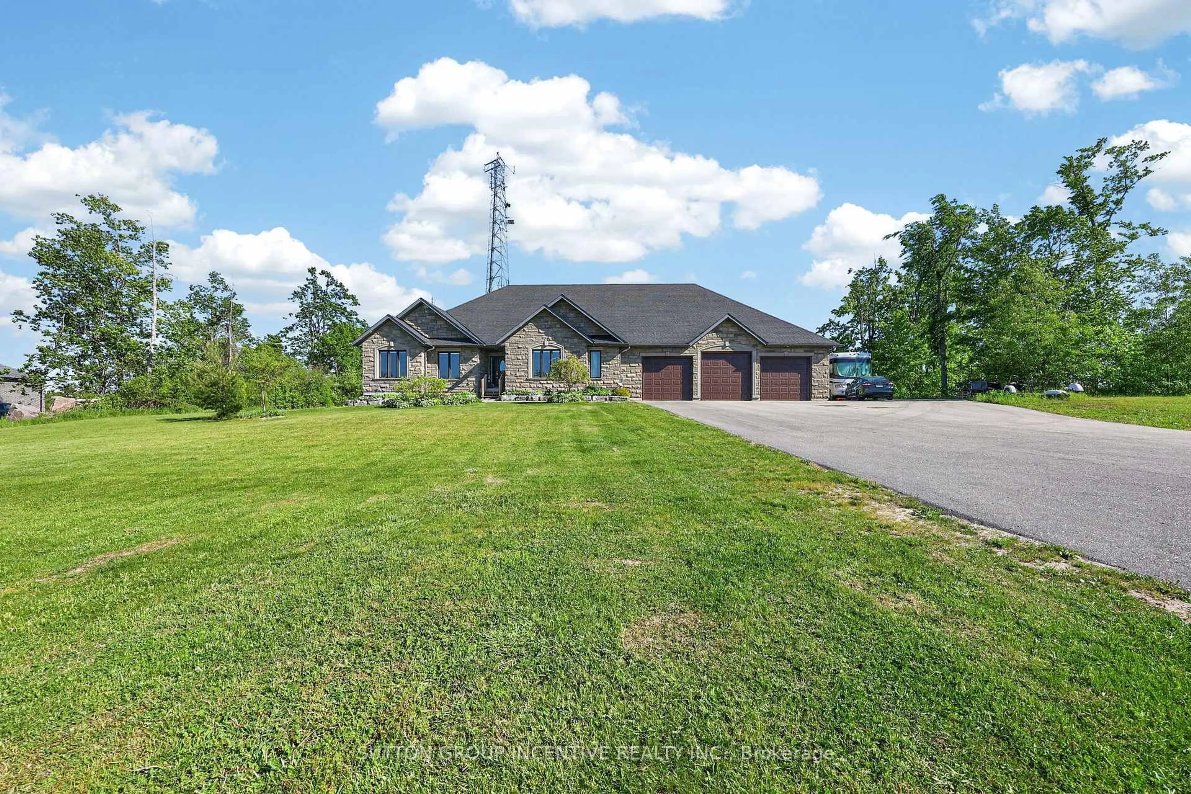A pic from outside/outdoor area/front of a property/back of a property/a pic from drone, unknown for 15 Caldwell Dr, Oro-Medonte Ontario L0L 2L0