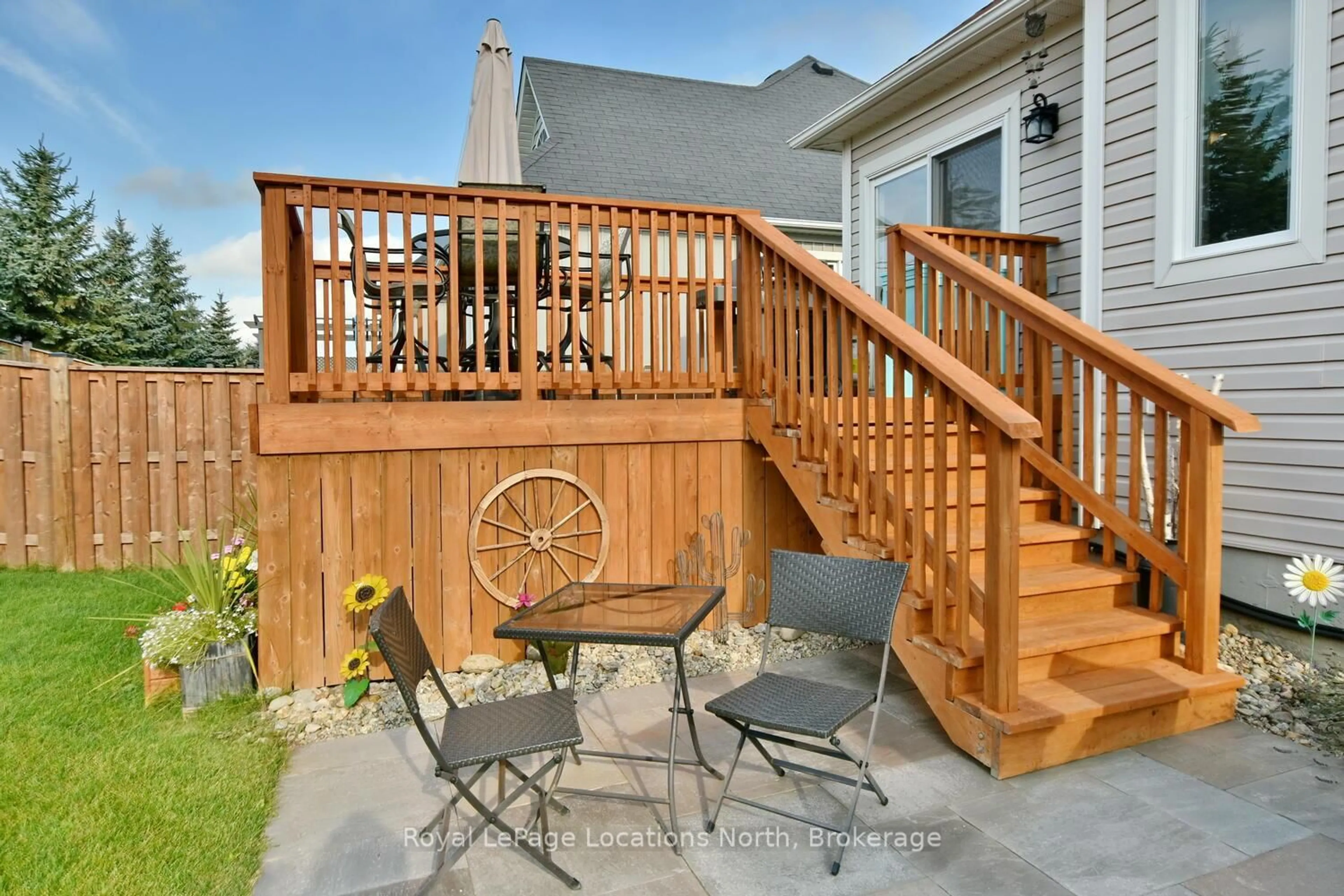 Patio, street for 26 Starboard Circ, Wasaga Beach Ontario L9Z 0E9