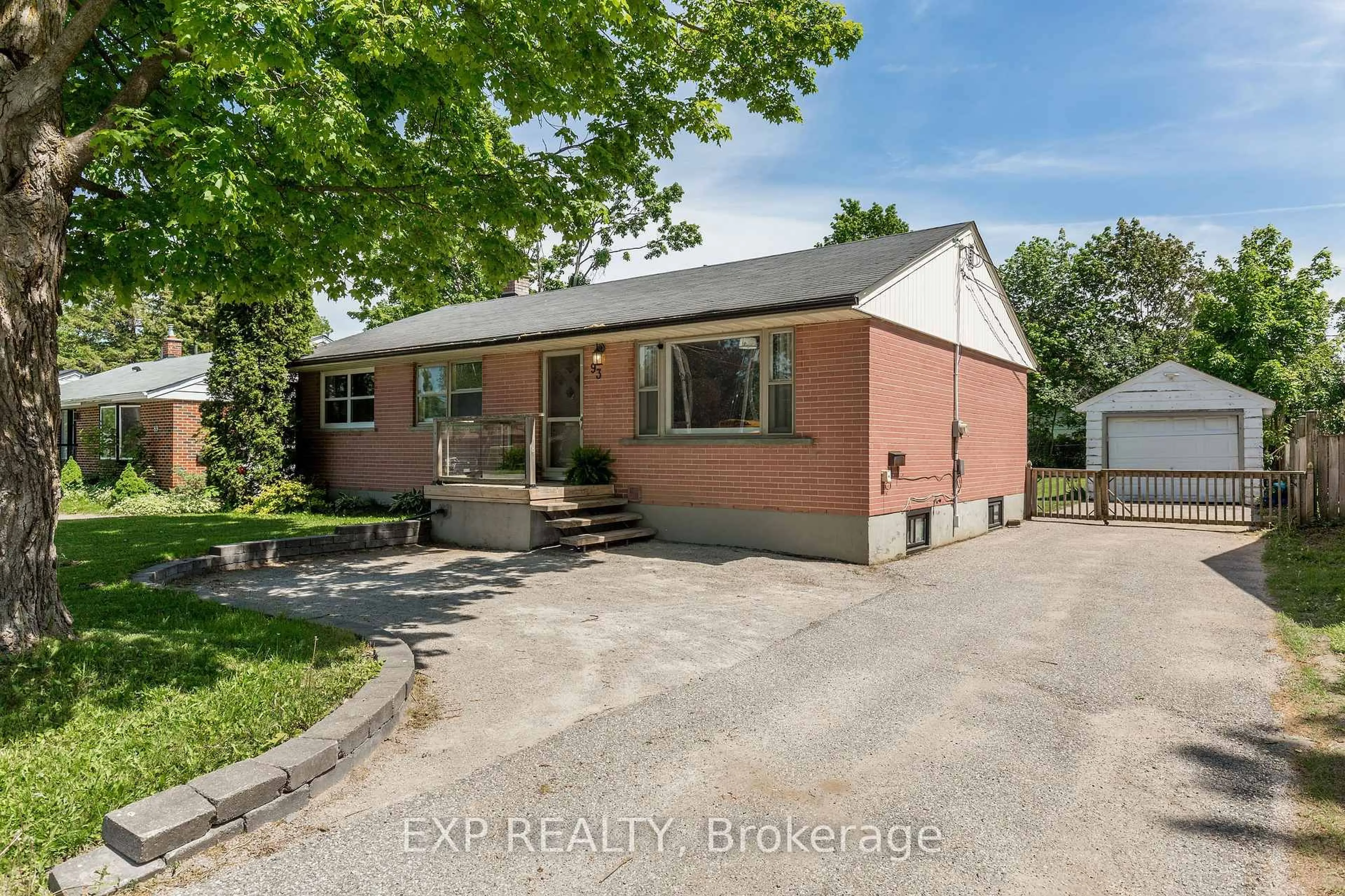 A pic from outside/outdoor area/front of a property/back of a property/a pic from drone, street for 93 North St, Orillia Ontario L3V 3S7