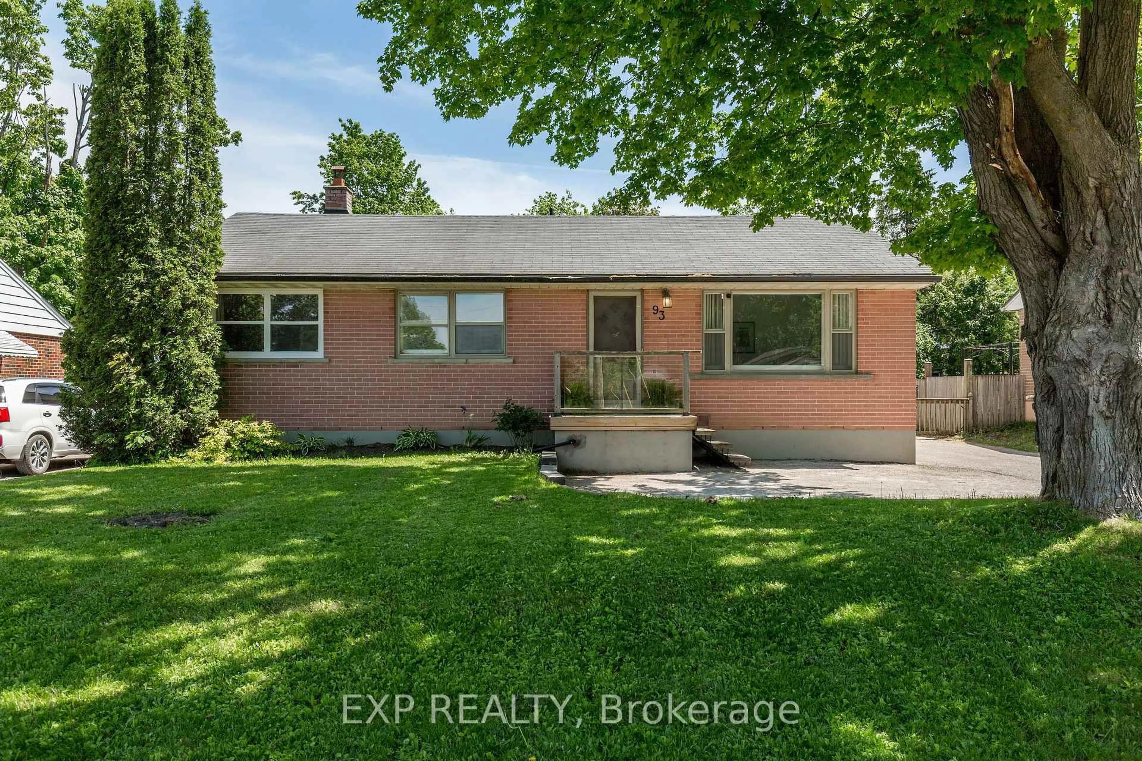 Home with brick exterior material, street for 93 North St, Orillia Ontario L3V 3S7