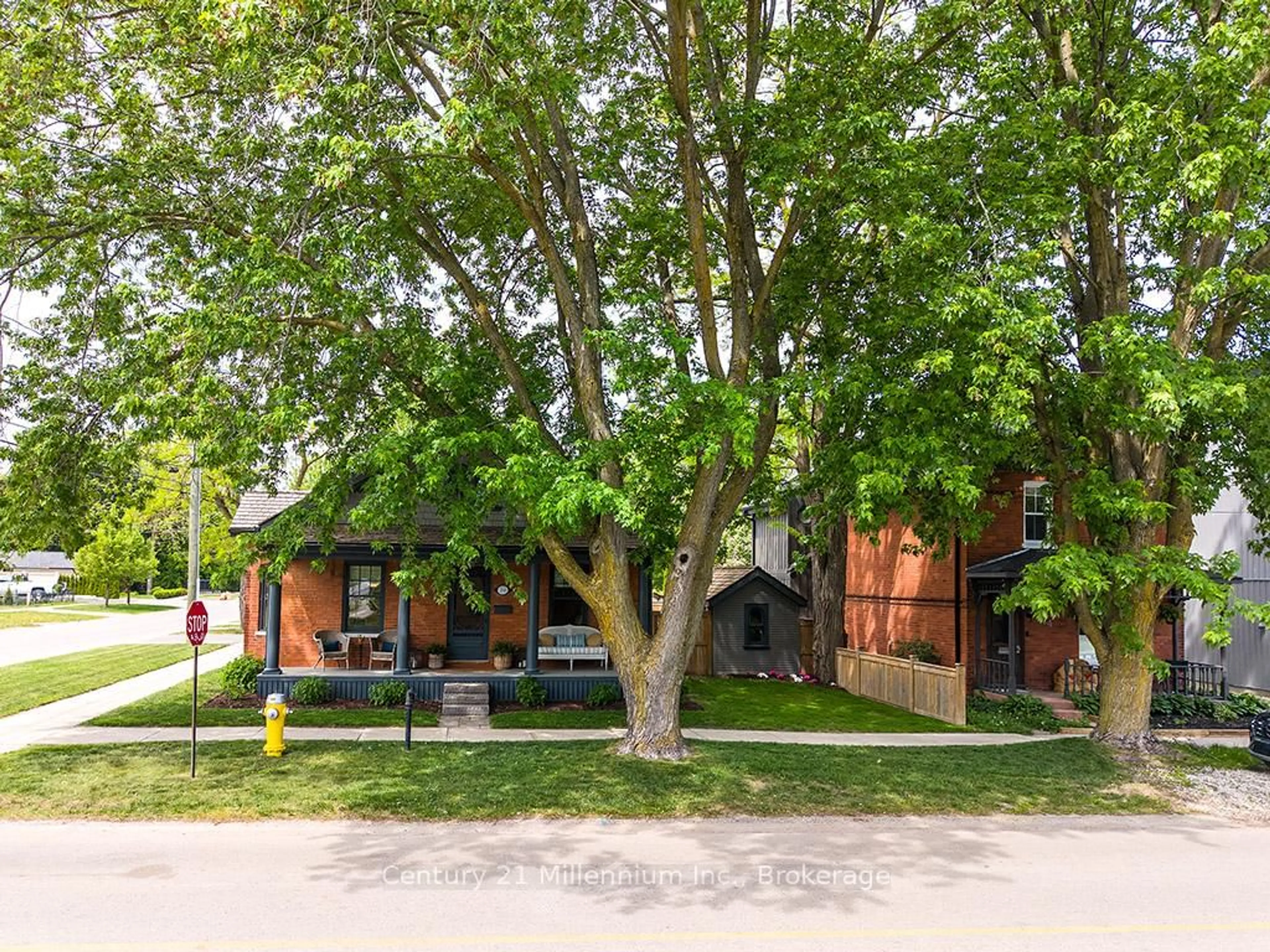 Home with brick exterior material, street for 350 Birch St, Collingwood Ontario L9Y 2V7