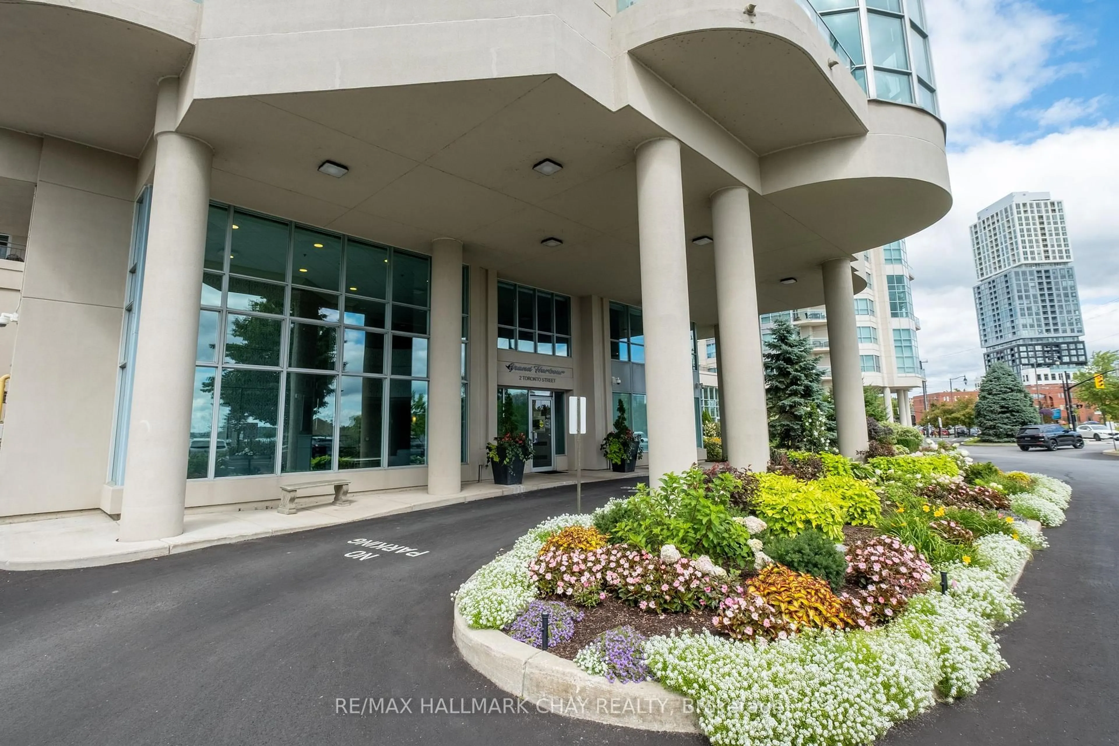 Indoor foyer for 2 Toronto St #310, Barrie Ontario L4N 9R2