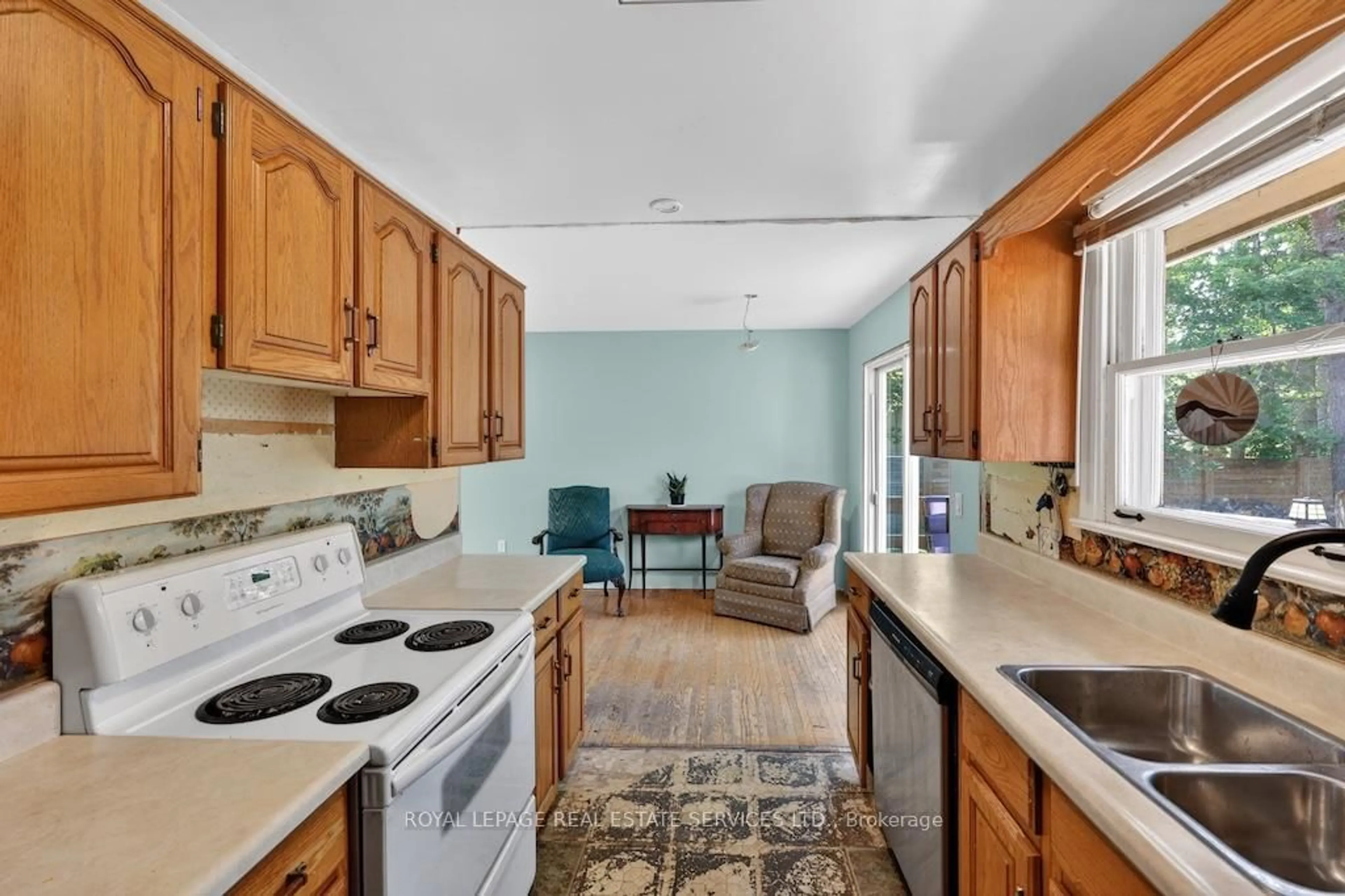 Standard kitchen, ceramic/tile floor for 211 McCrea Dr, Clearview Ontario L0M 1S0
