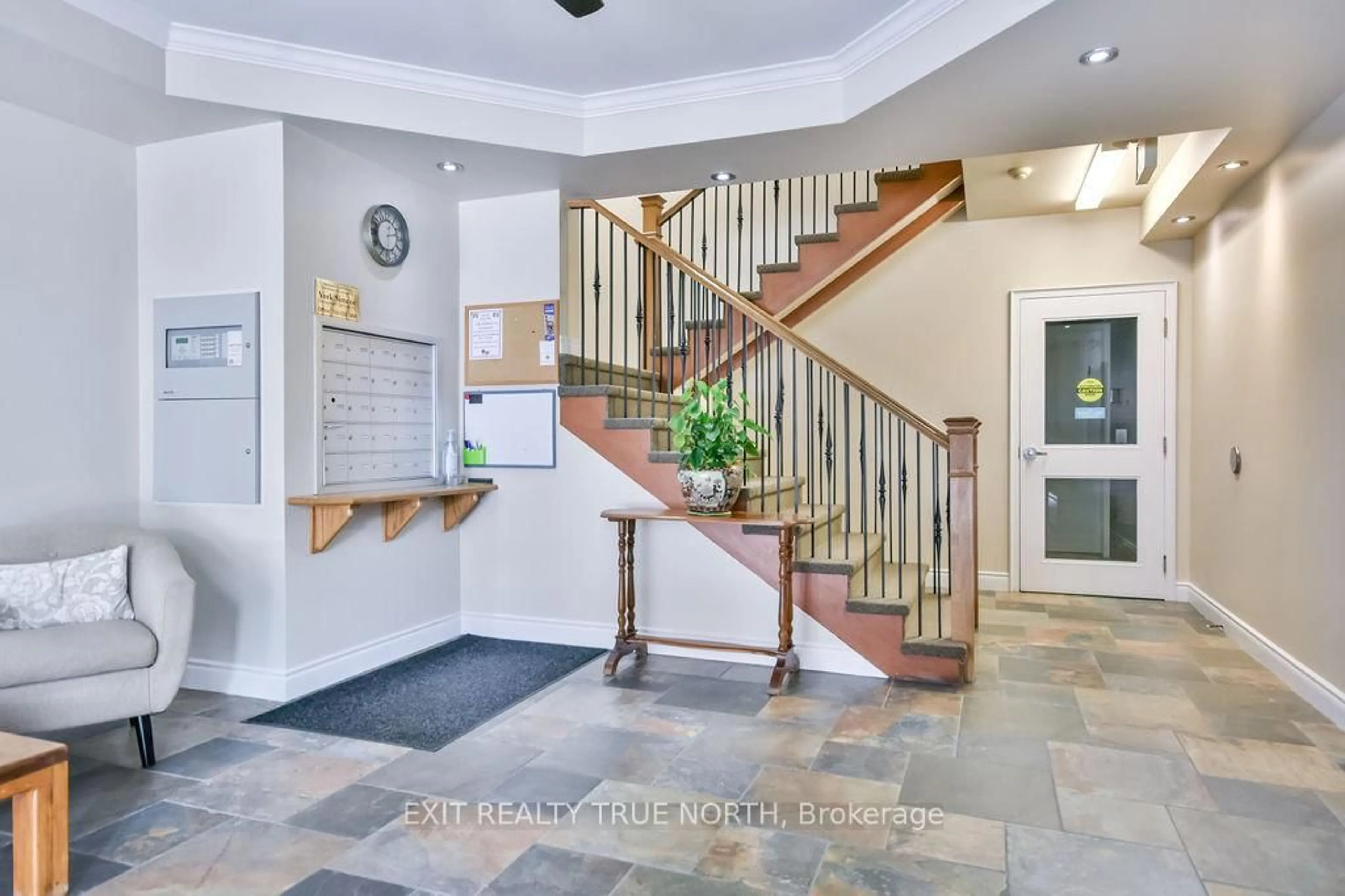 Indoor foyer for 19B Yonge St #204, Springwater Ontario L0L 1P0