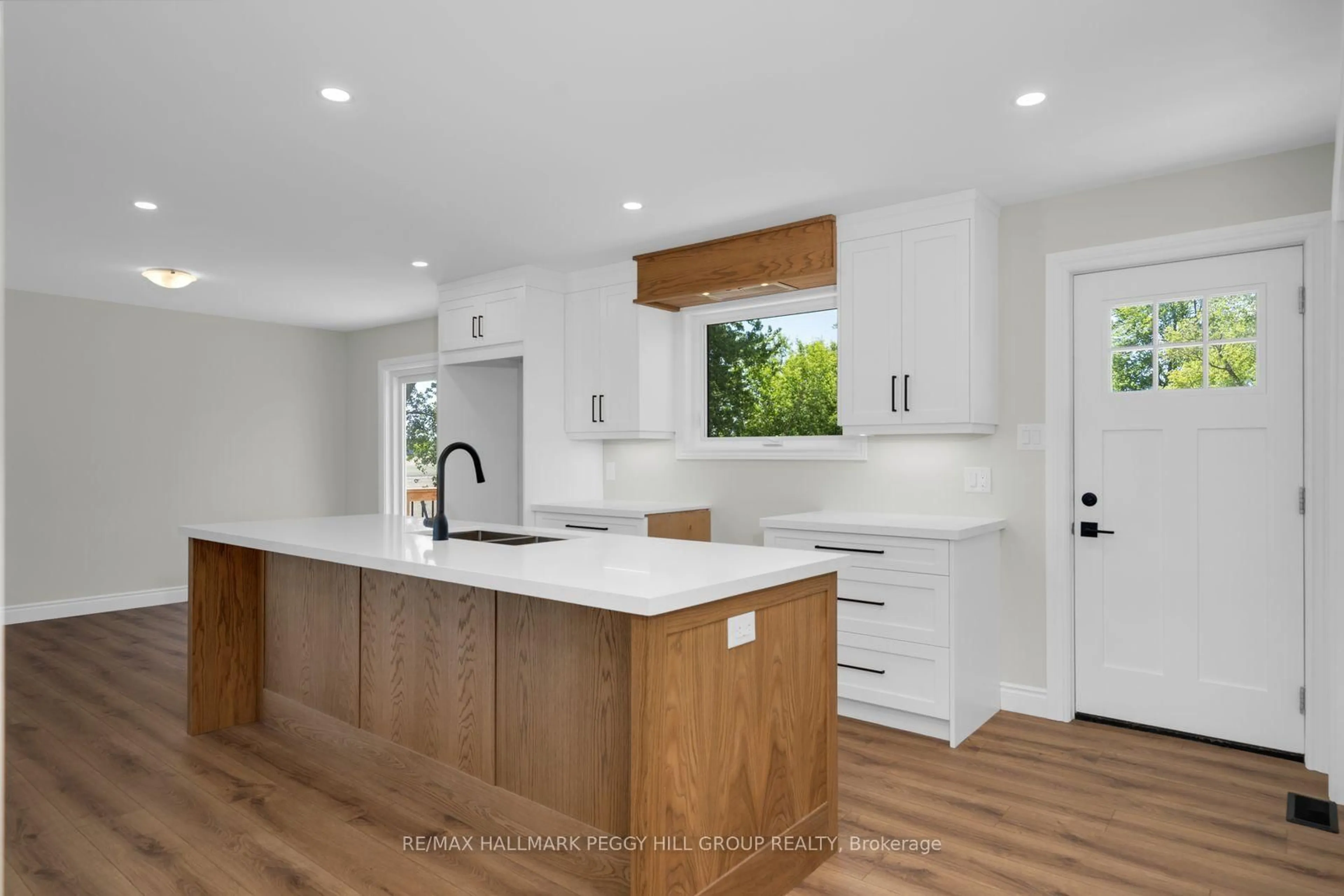 Open concept kitchen, unknown for 1100 Vespra Valley Rd, Springwater Ontario L9X 1H6