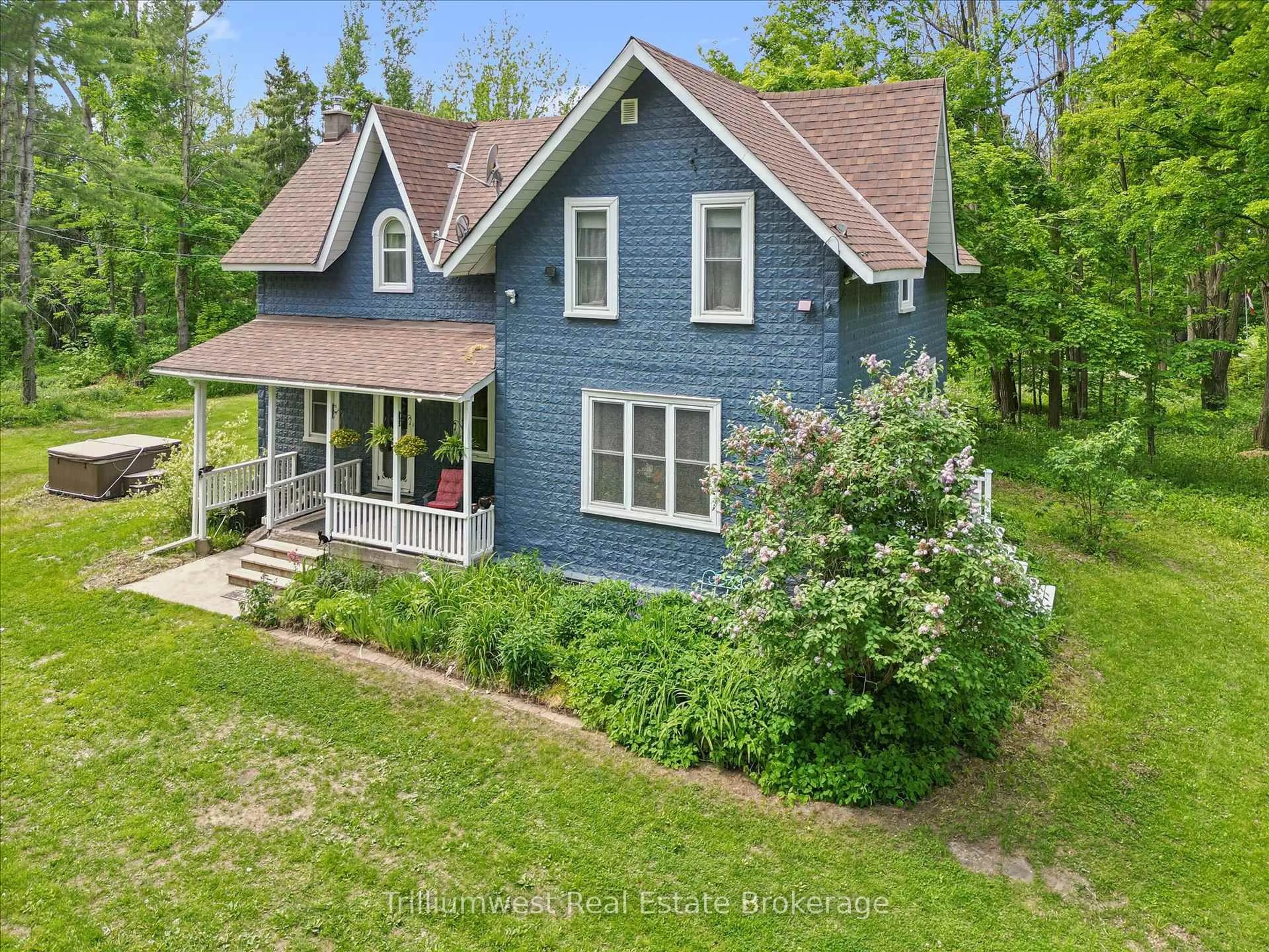 A pic from outside/outdoor area/front of a property/back of a property/a pic from drone, unknown for 6170 Line 4, Oro-Medonte Ontario L4R 4K3