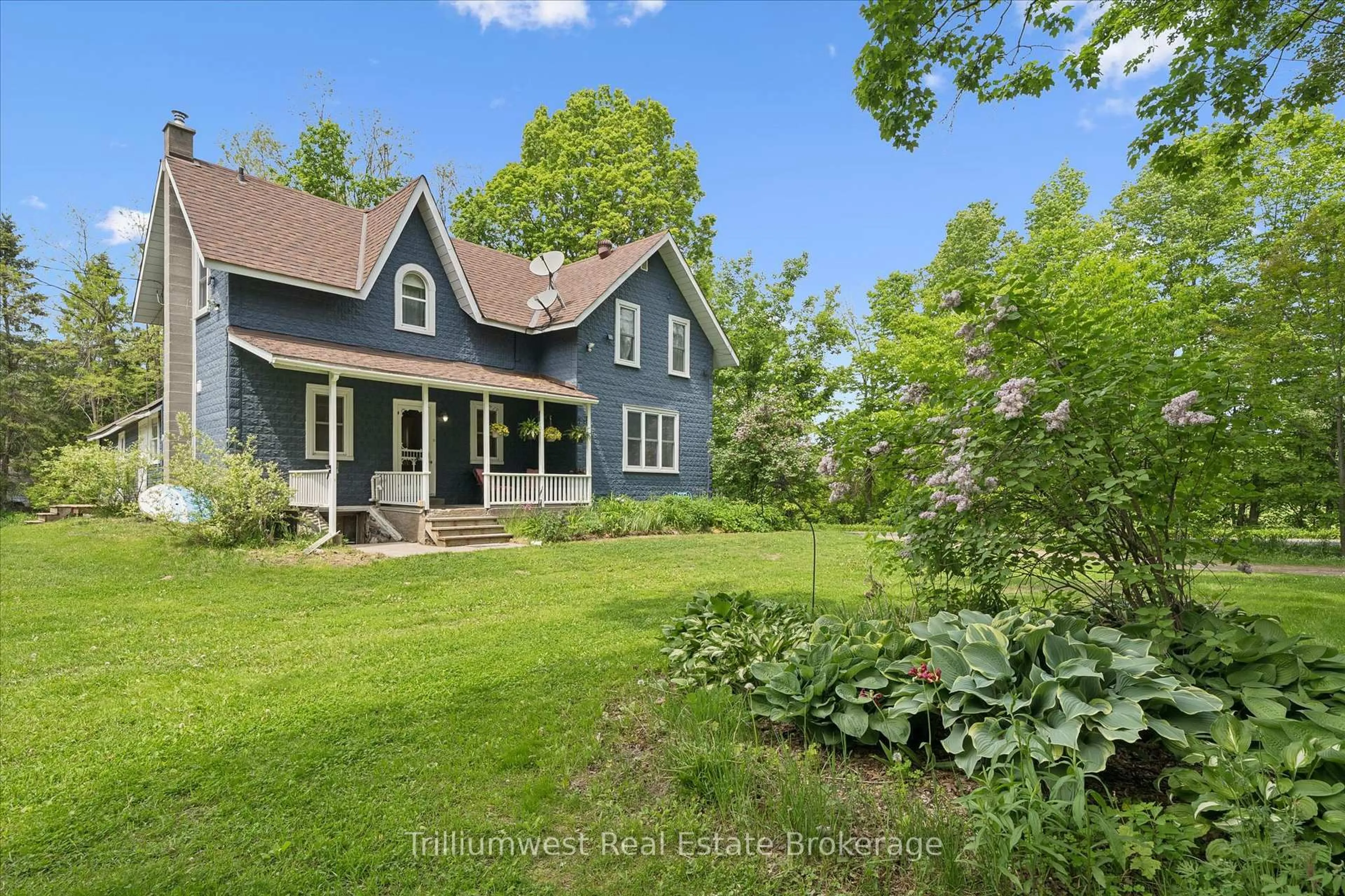 A pic from outside/outdoor area/front of a property/back of a property/a pic from drone, unknown for 6170 Line 4, Oro-Medonte Ontario L4R 4K3