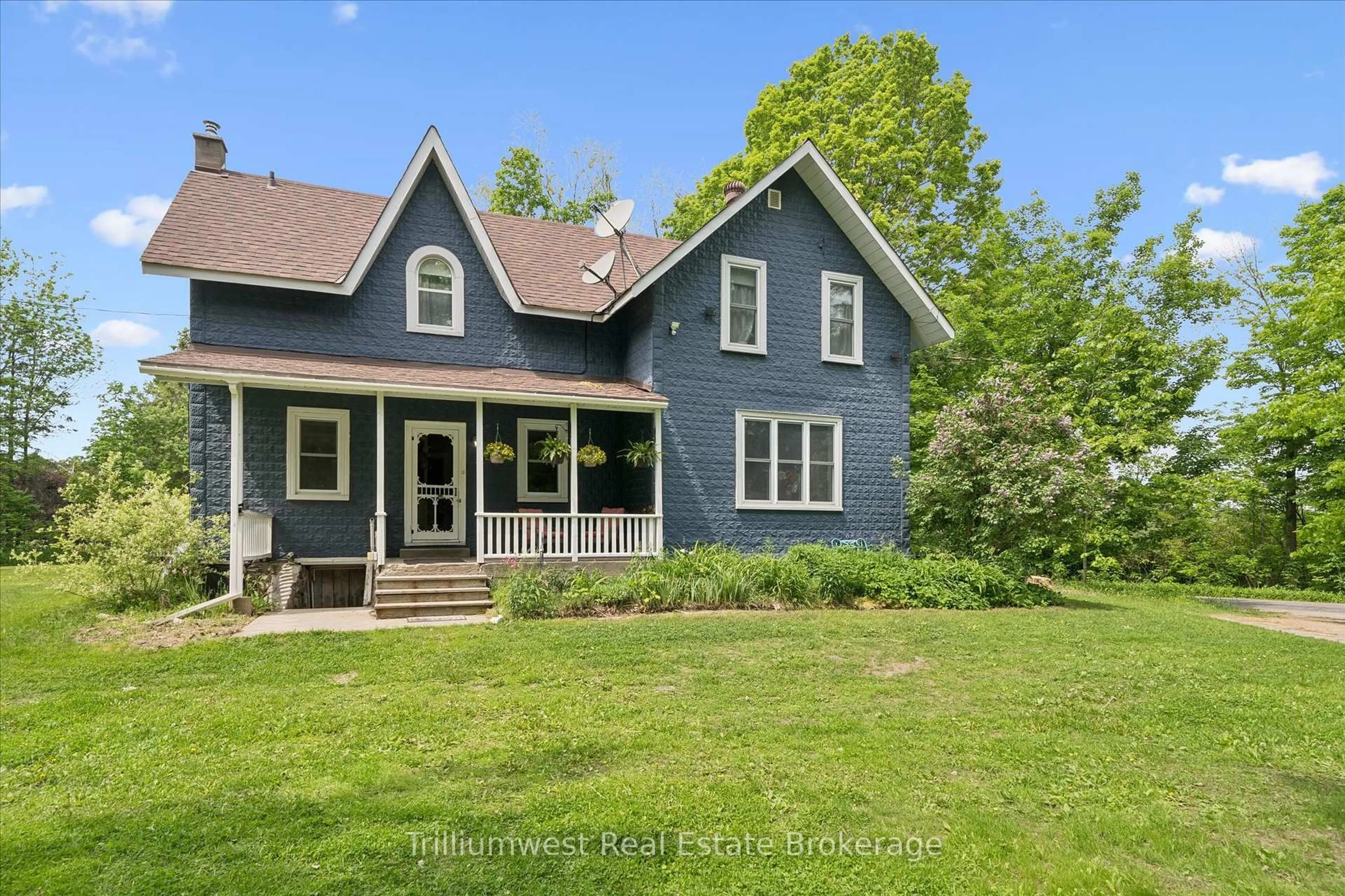 A pic from outside/outdoor area/front of a property/back of a property/a pic from drone, unknown for 6170 Line 4, Oro-Medonte Ontario L4R 4K3
