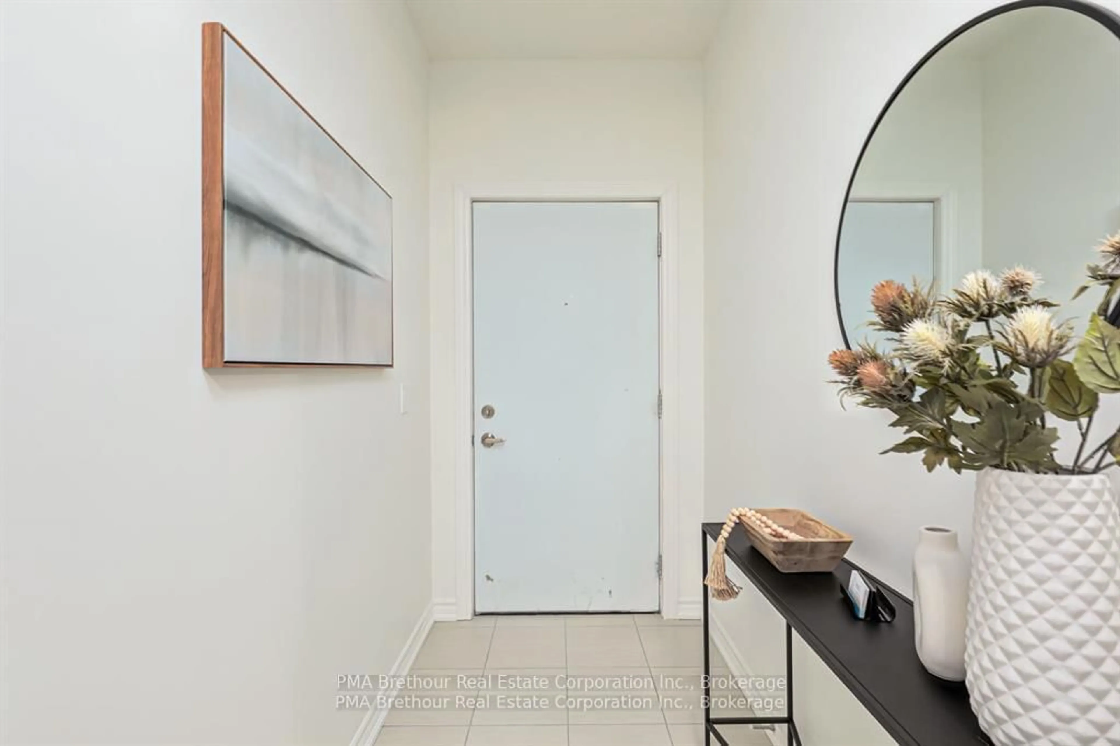 Indoor entryway for 17 Spooner Cres #107, Collingwood Ontario L9Y 1T3