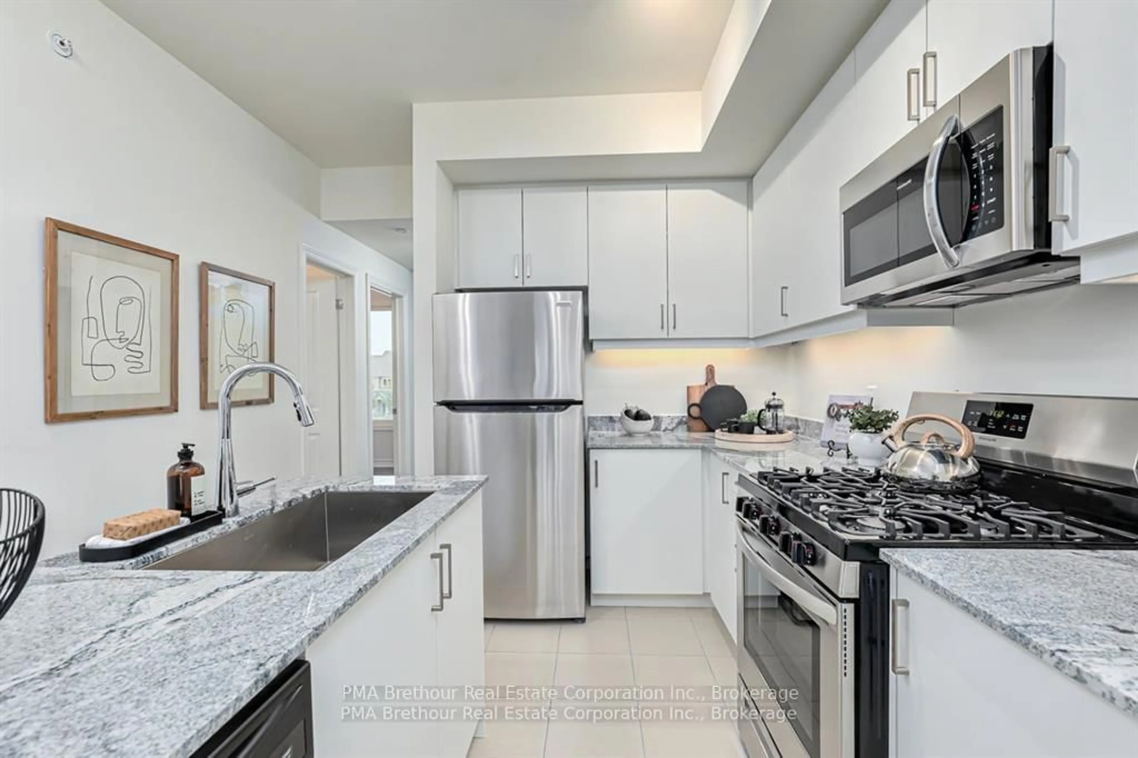 Standard kitchen, ceramic/tile floor for 17 Spooner Cres #107, Collingwood Ontario L9Y 1T3