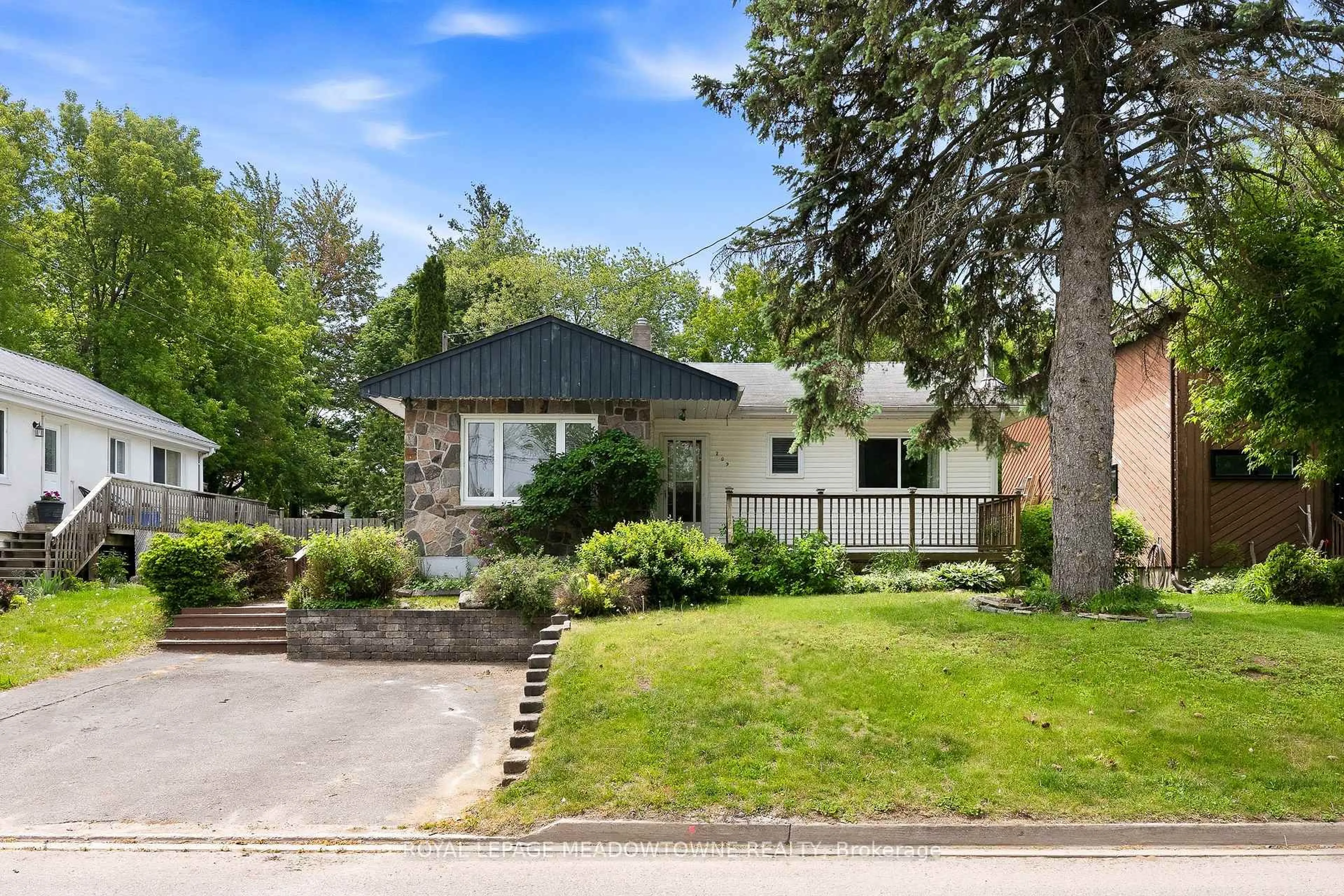 Unknown for 209 Cliff Rd, Barrie Ontario L4N 3X5