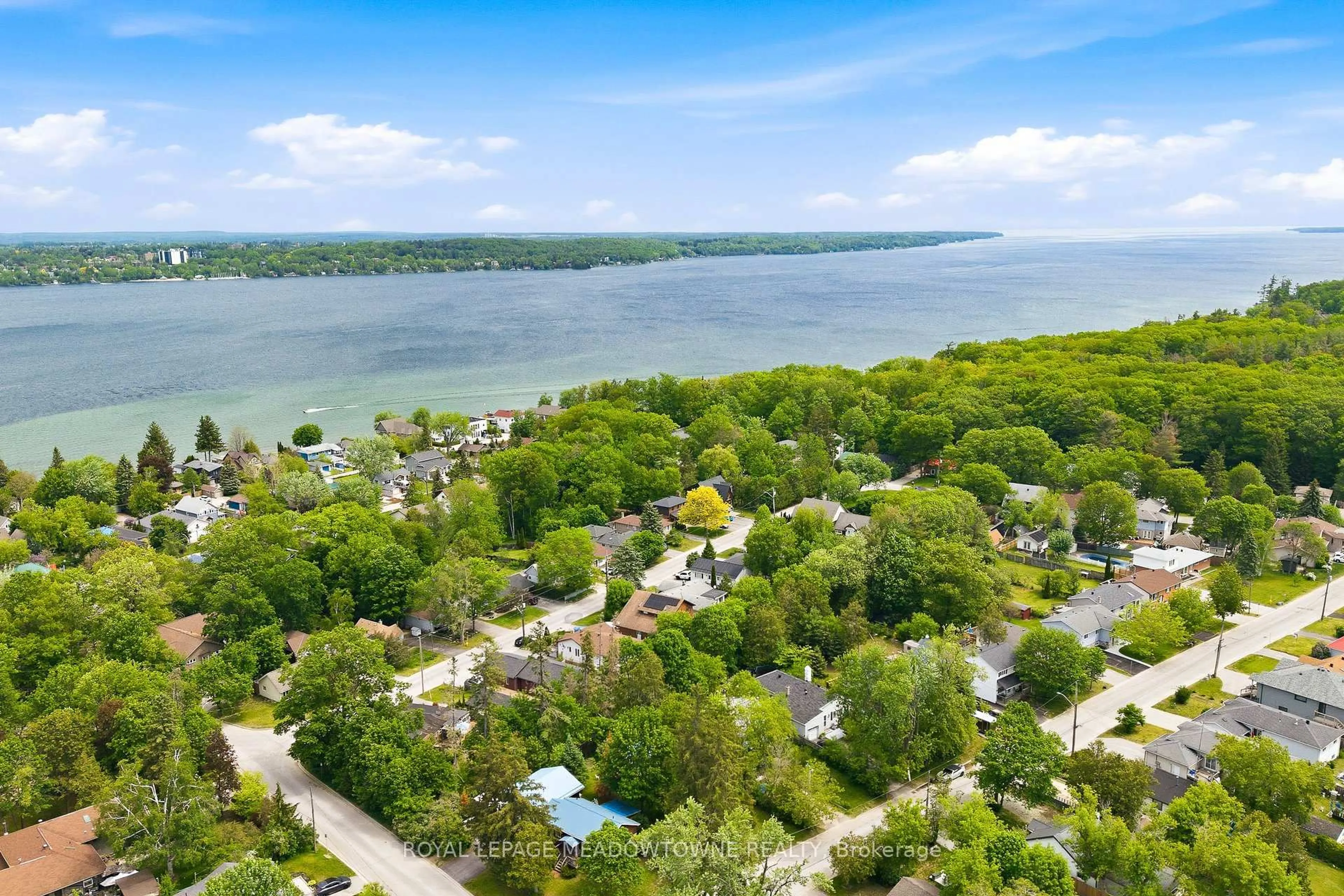 A pic from outside/outdoor area/front of a property/back of a property/a pic from drone, water/lake/river/ocean view for 209 Cliff Rd, Barrie Ontario L4N 3X5
