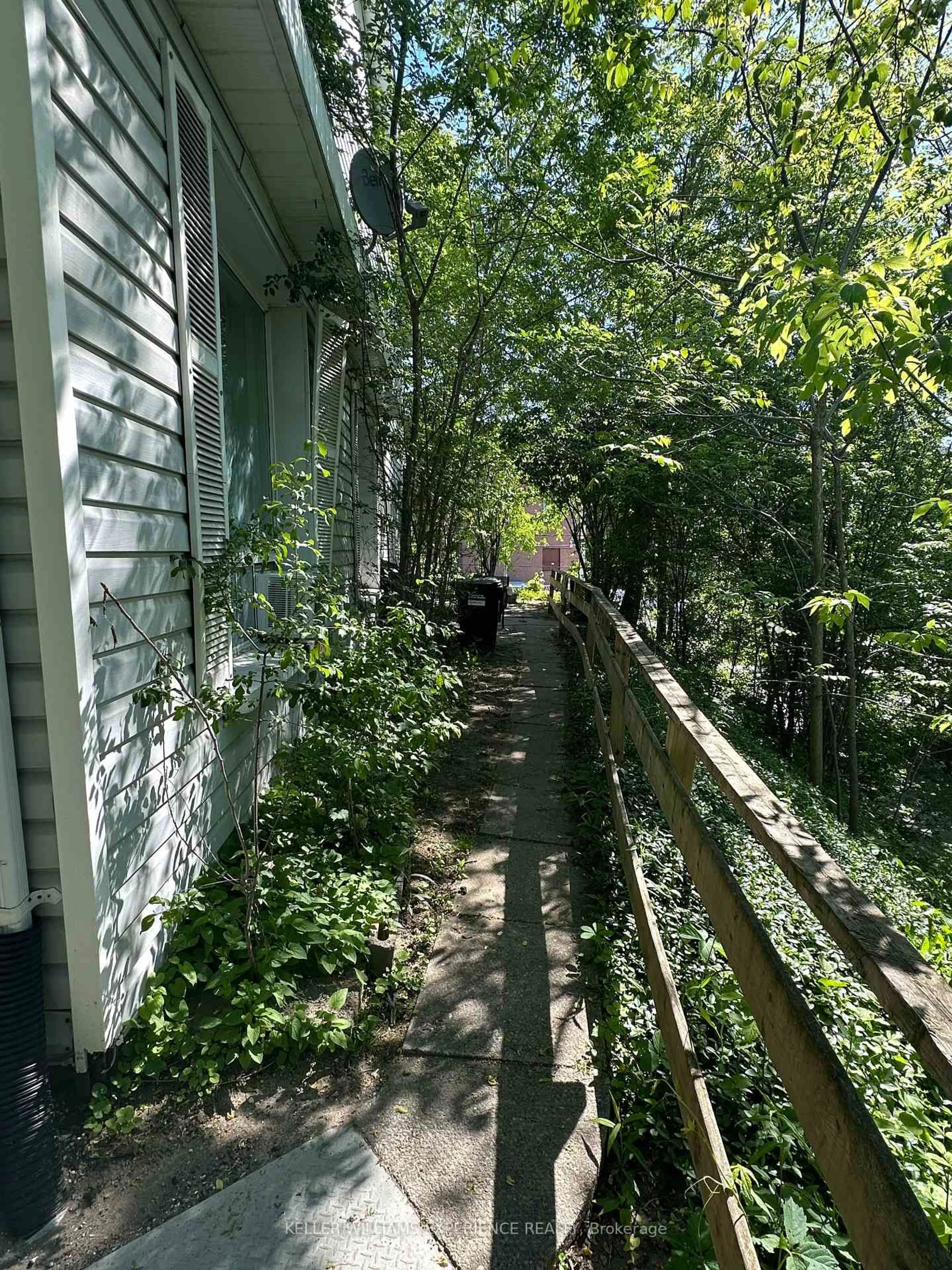 Unknown for 116 Maple Ave, Barrie Ontario L4N 1S4