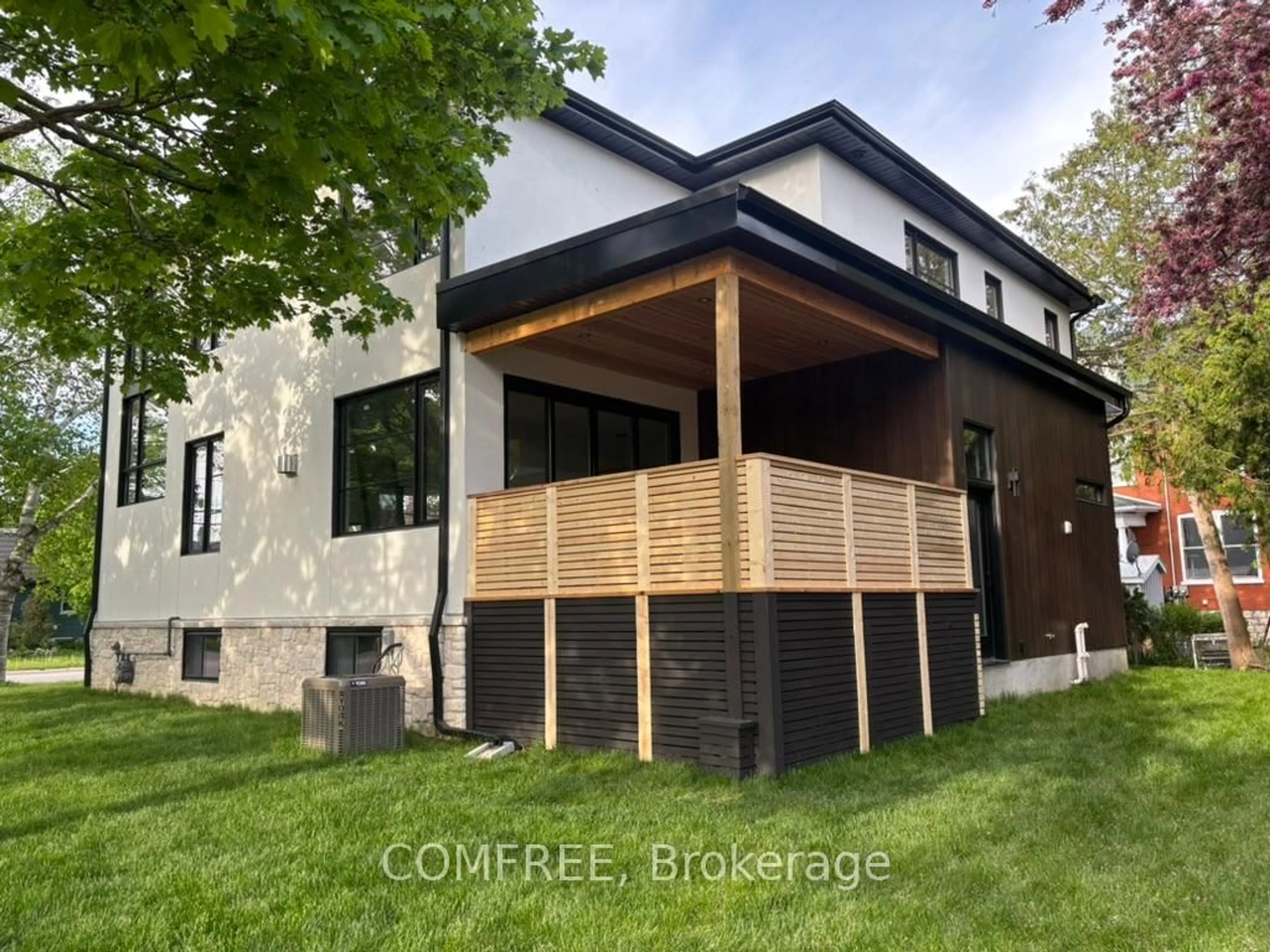 Home with brick exterior material, building for 169 Second St, Collingwood Ontario L9Y 1E9