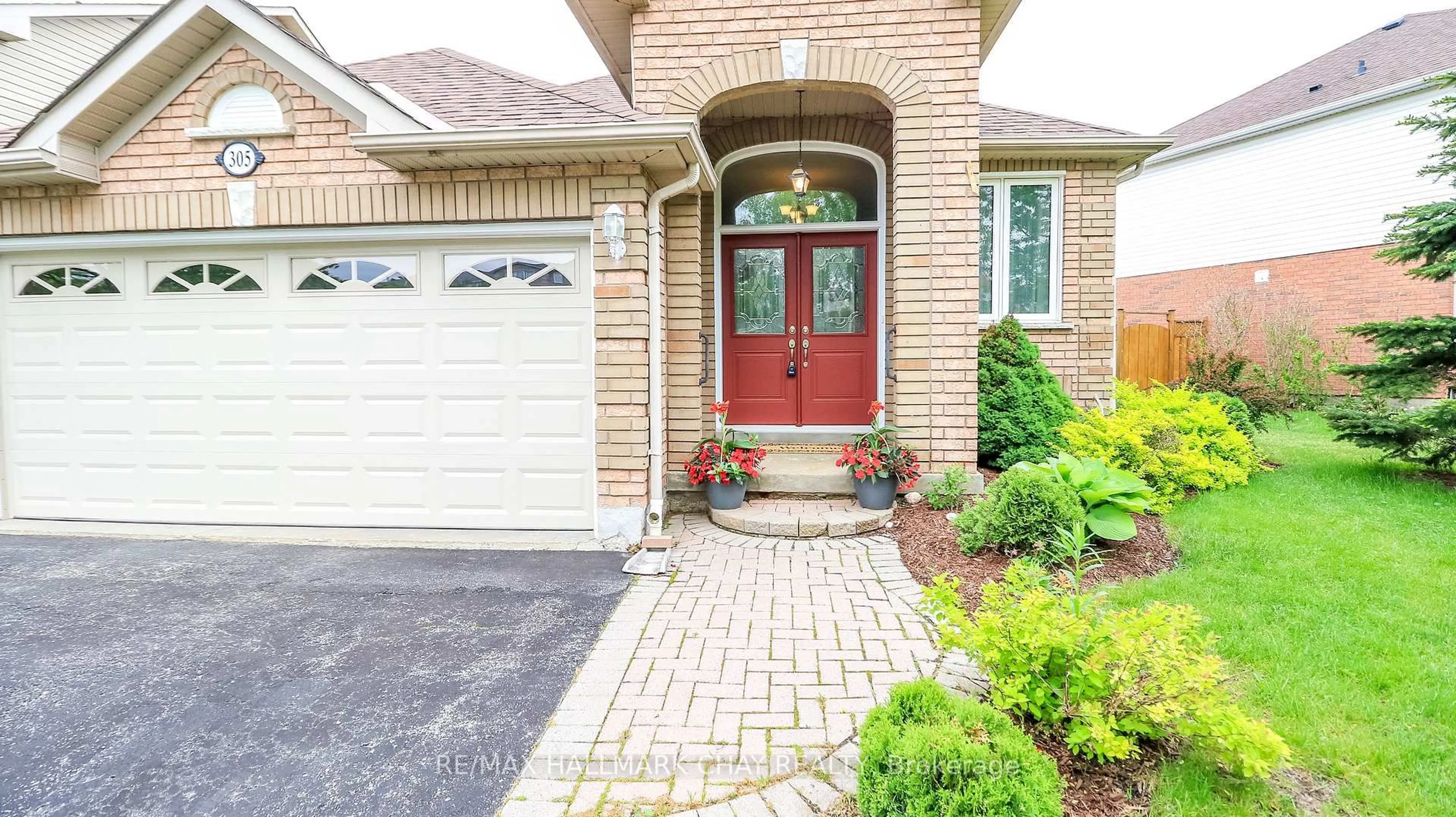 Home with brick exterior material, street for 305 Stanley St, Barrie Ontario L4M 6X6