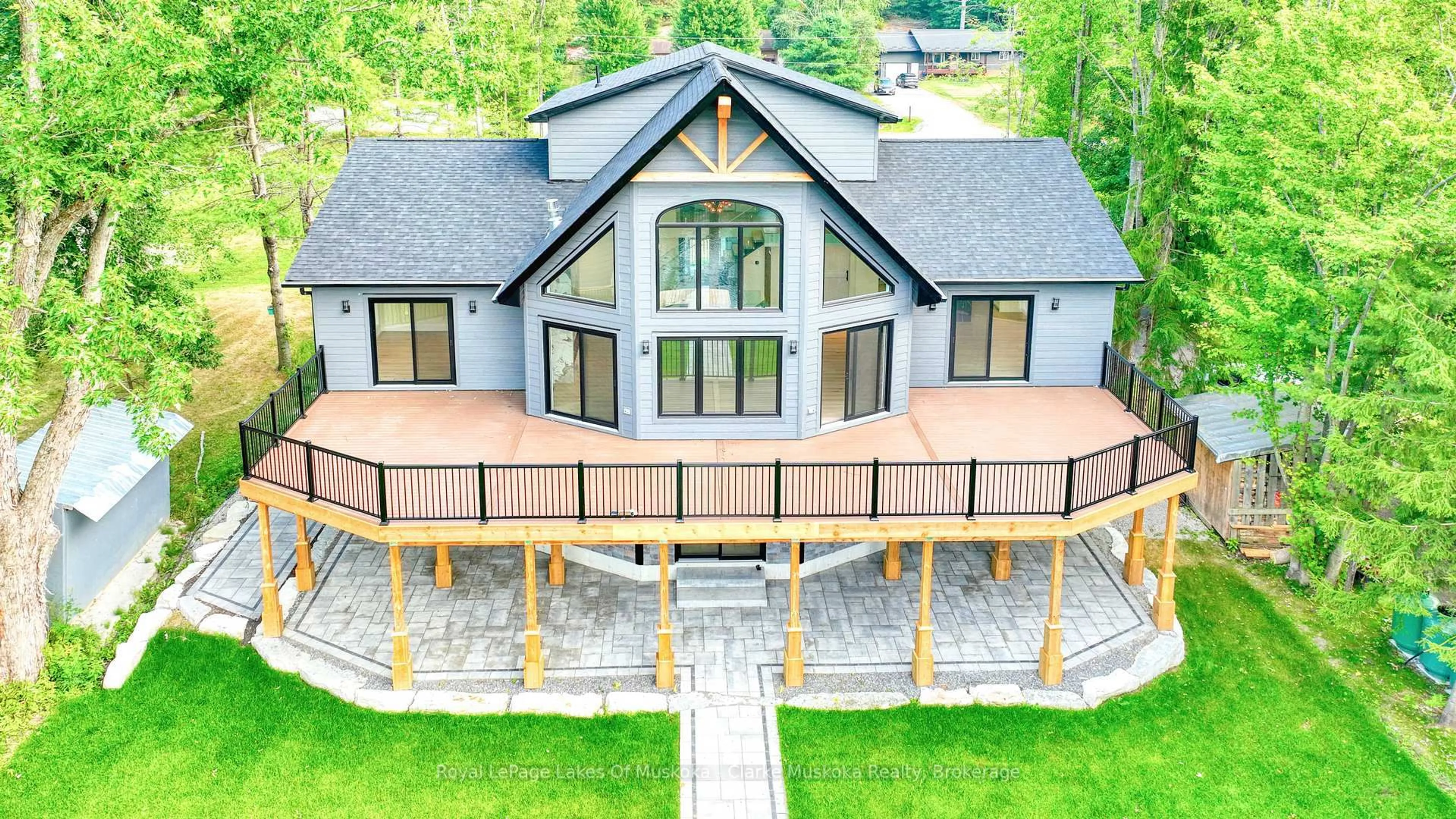 A pic from outside/outdoor area/front of a property/back of a property/a pic from drone, mountain view for 4608 Trent Tr, Severn Ontario L0K 2B0