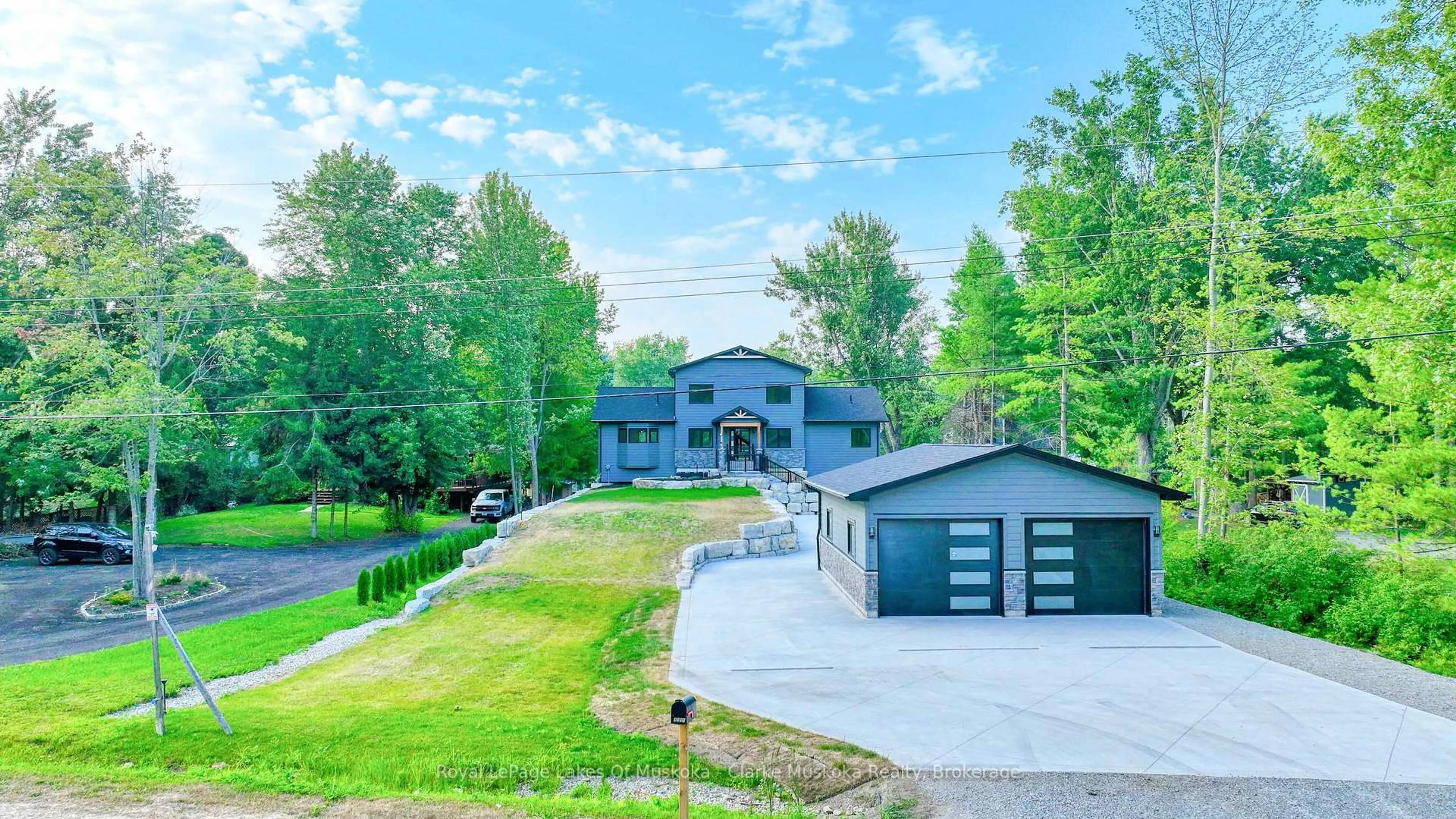 A pic from outside/outdoor area/front of a property/back of a property/a pic from drone, mountain view for 4608 Trent Tr, Severn Ontario L0K 2B0