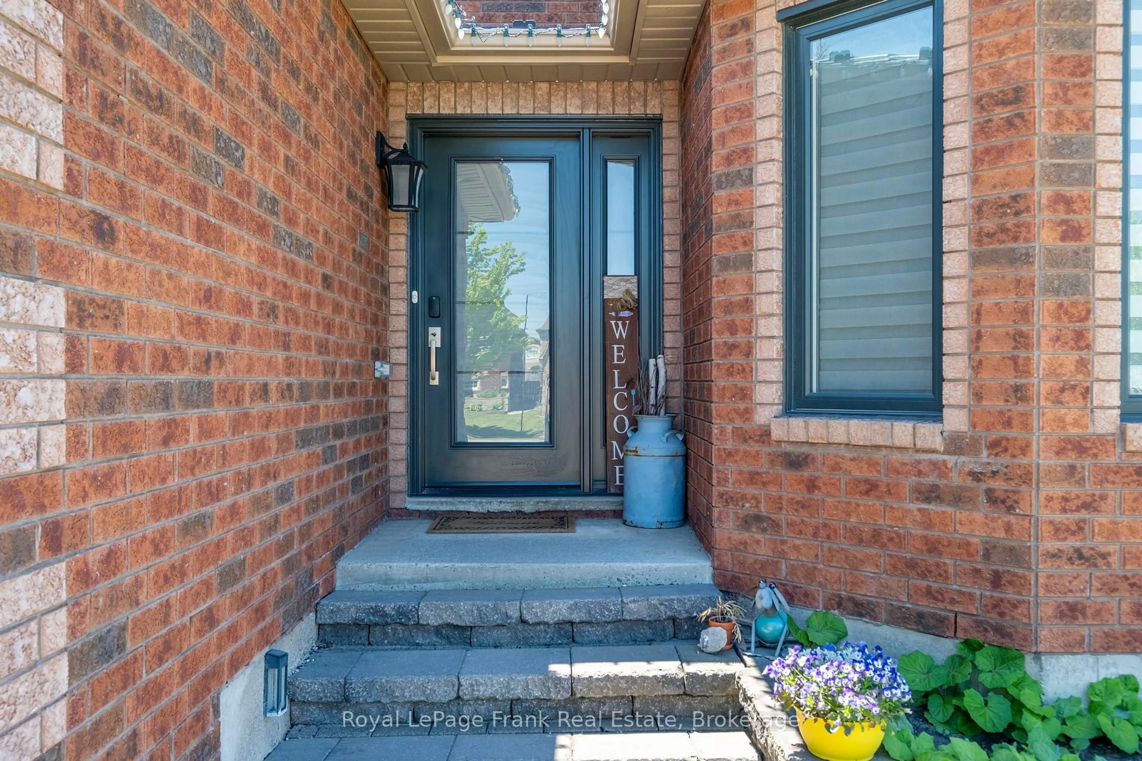 Indoor entryway for 13 Fenchurch Manr, Barrie Ontario L4N 5X7