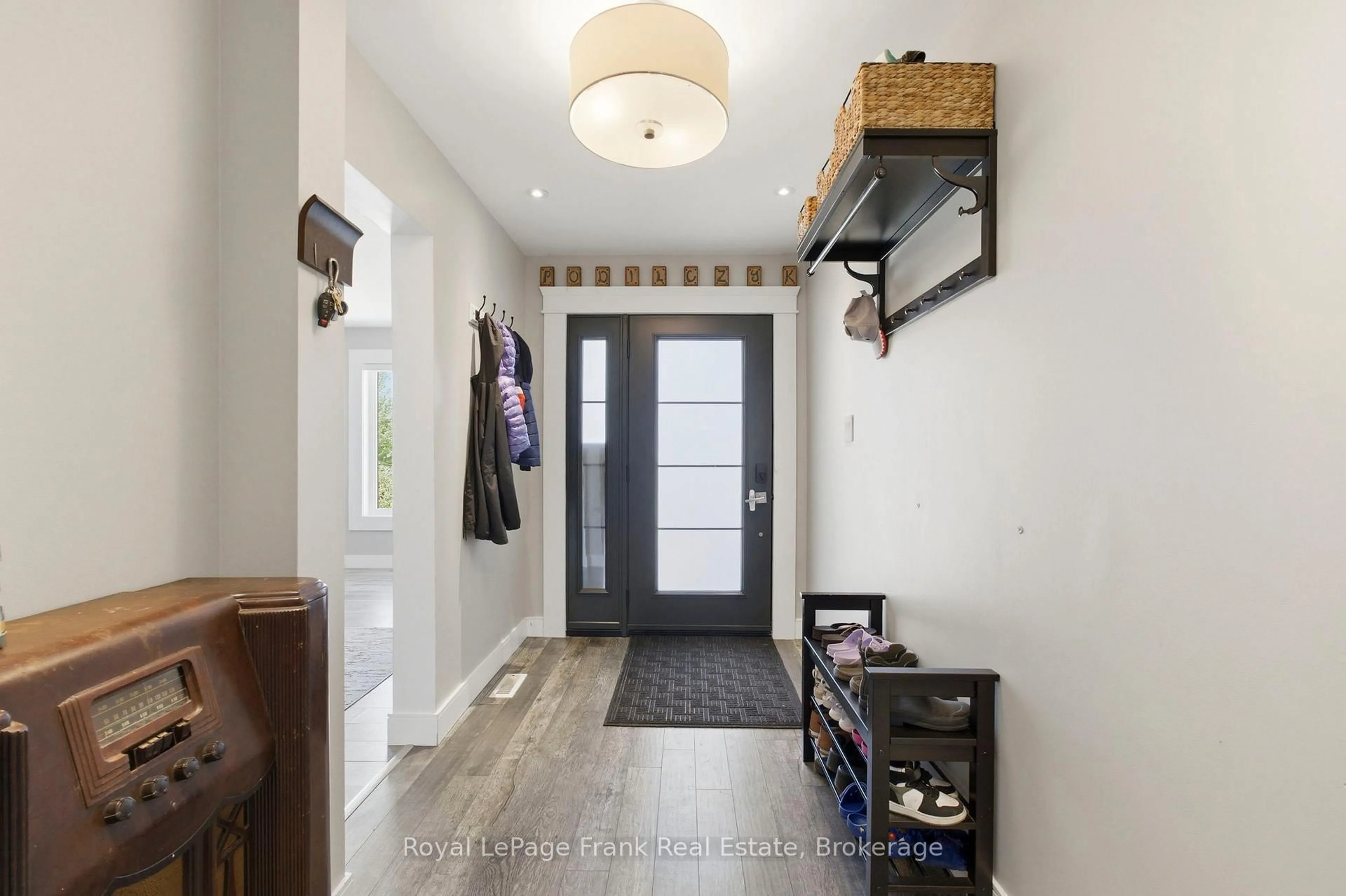 Indoor entryway for 13 Fenchurch Manr, Barrie Ontario L4N 5X7